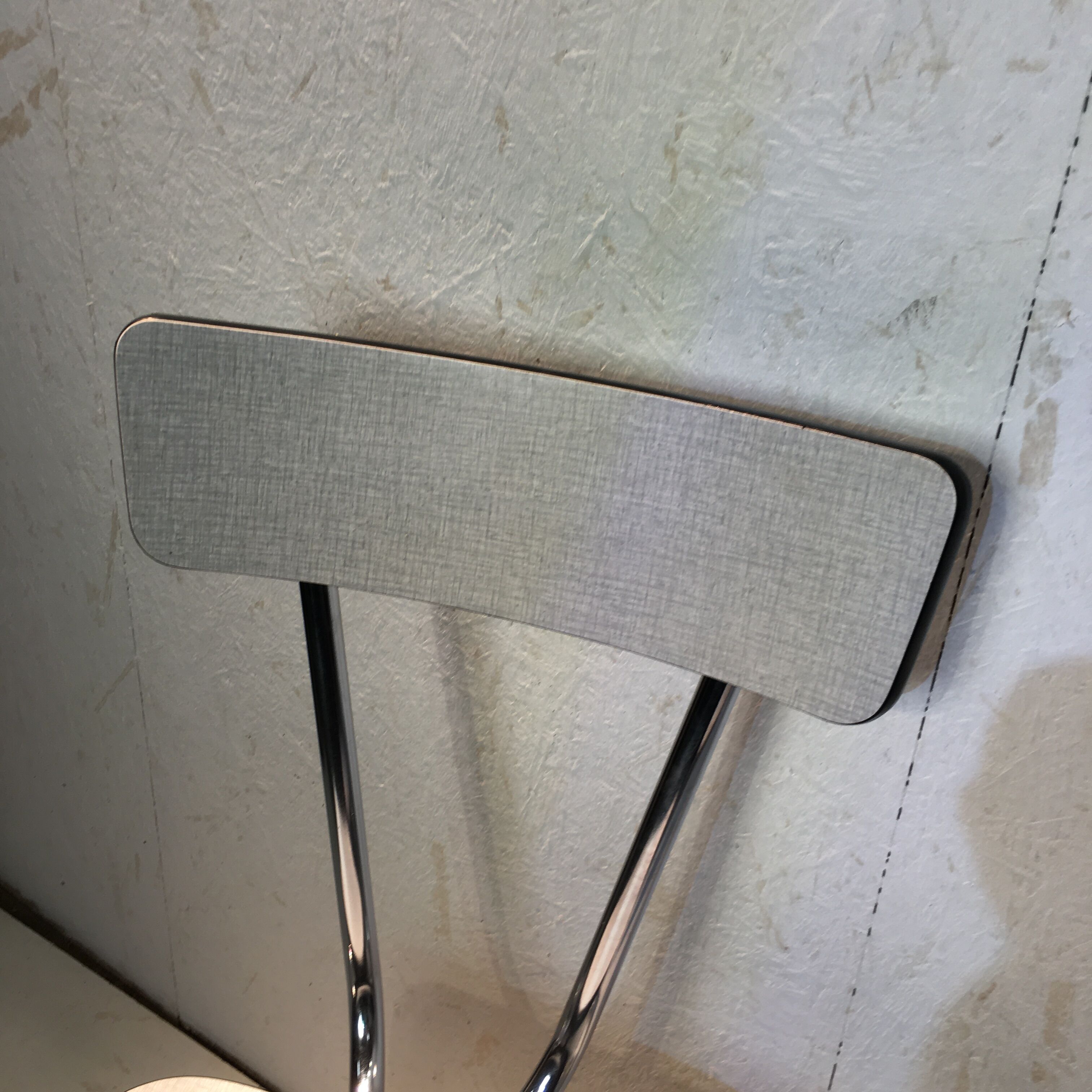 Duo de chaises en formica