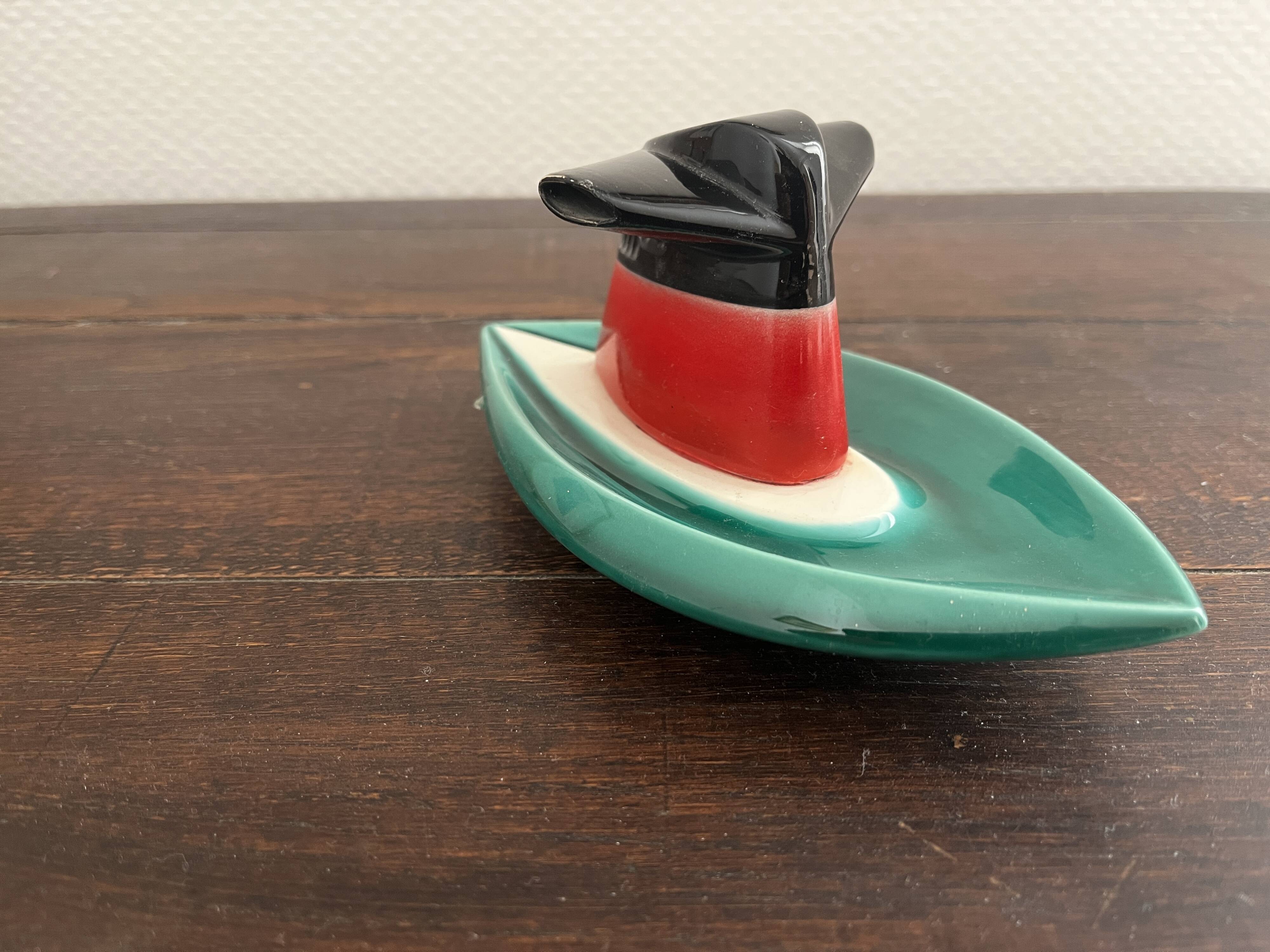 Verceram ashtray from the ocean liner France, 1960s-70s.