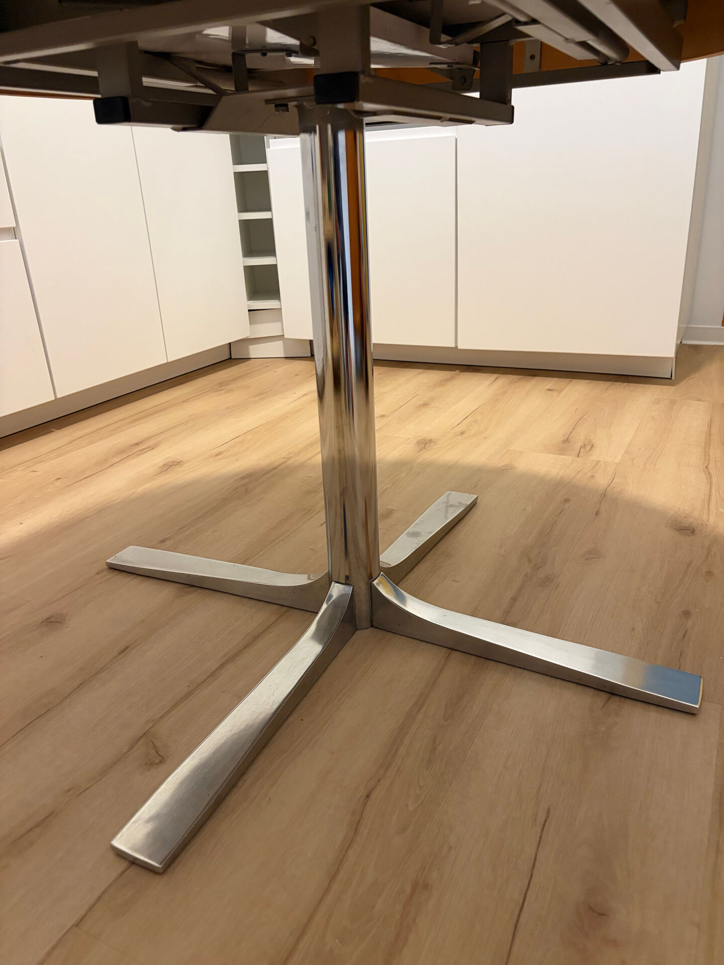 Table ronde Space age roche bobois rallonge intégré avec système 1970