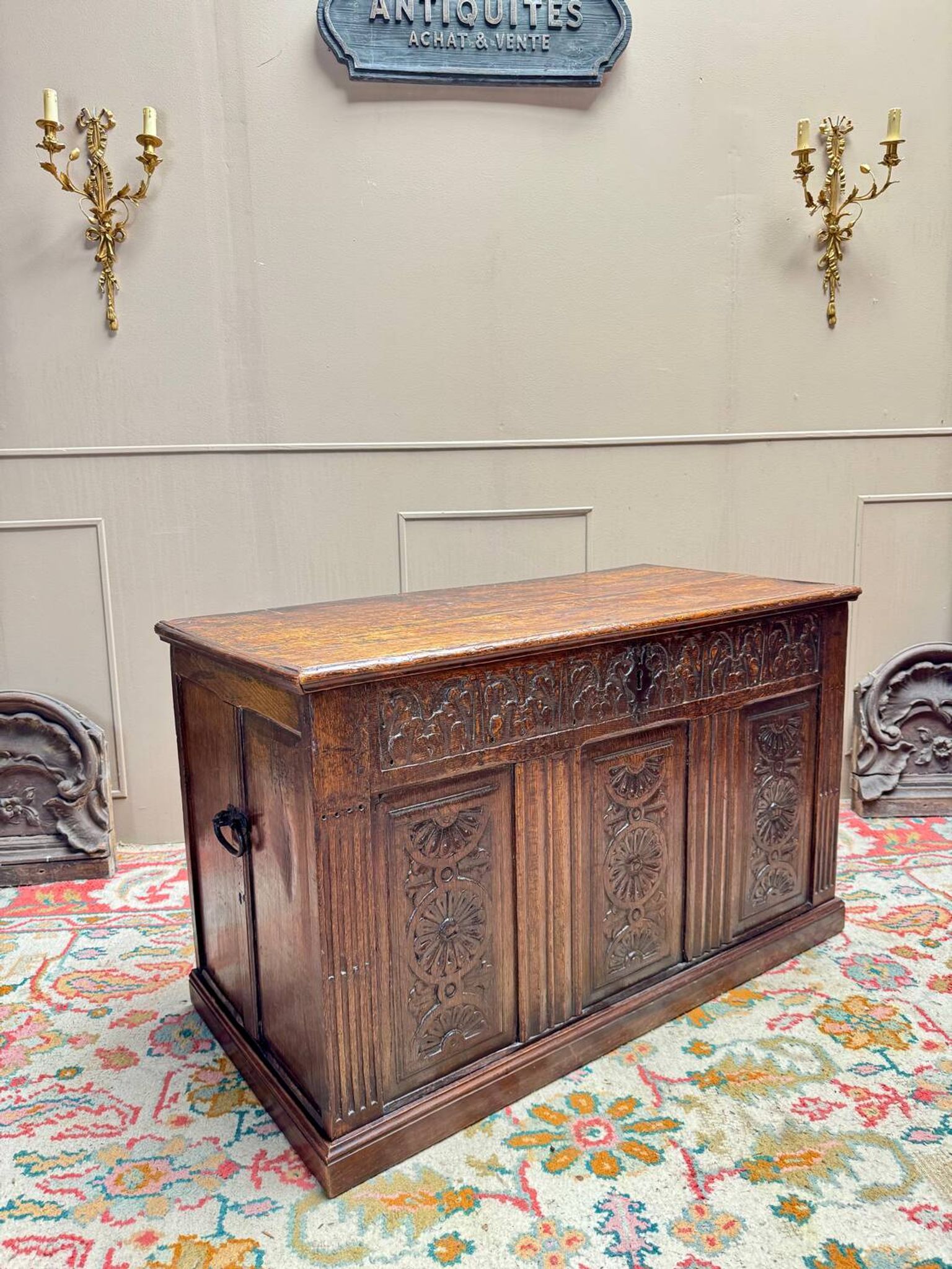 18th century Renaissance oak chest