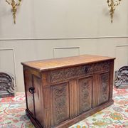 18th century Renaissance oak chest
