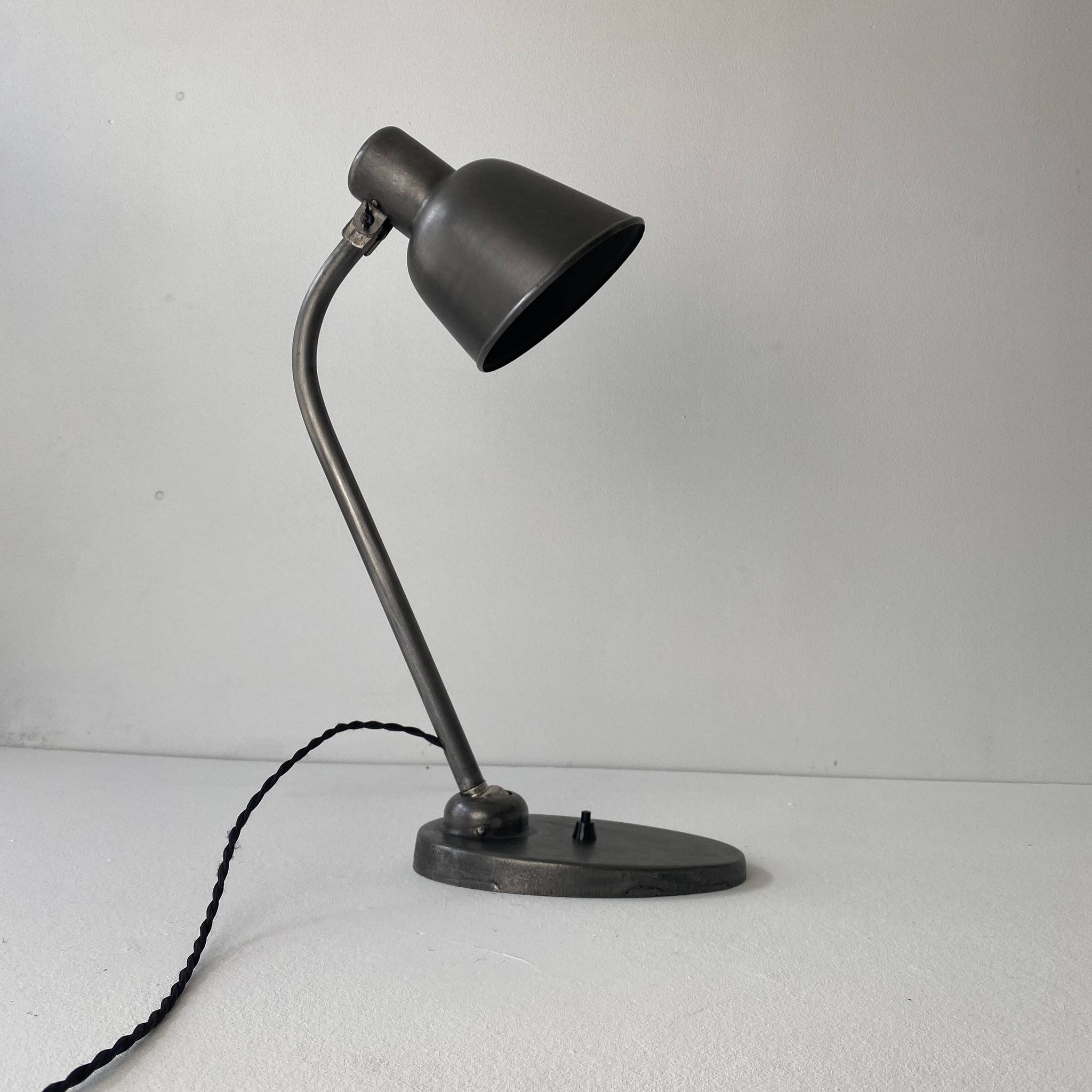 Ancienne lampe de bureau Bauhaus « Bur » modèle 2700