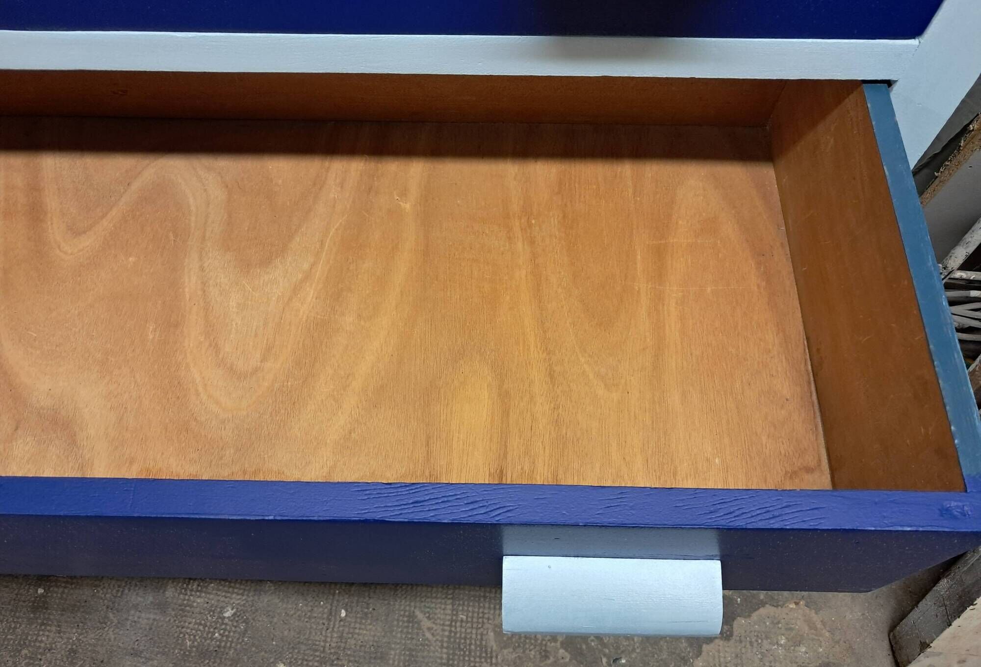 Chest of drawers with 4 drawers
