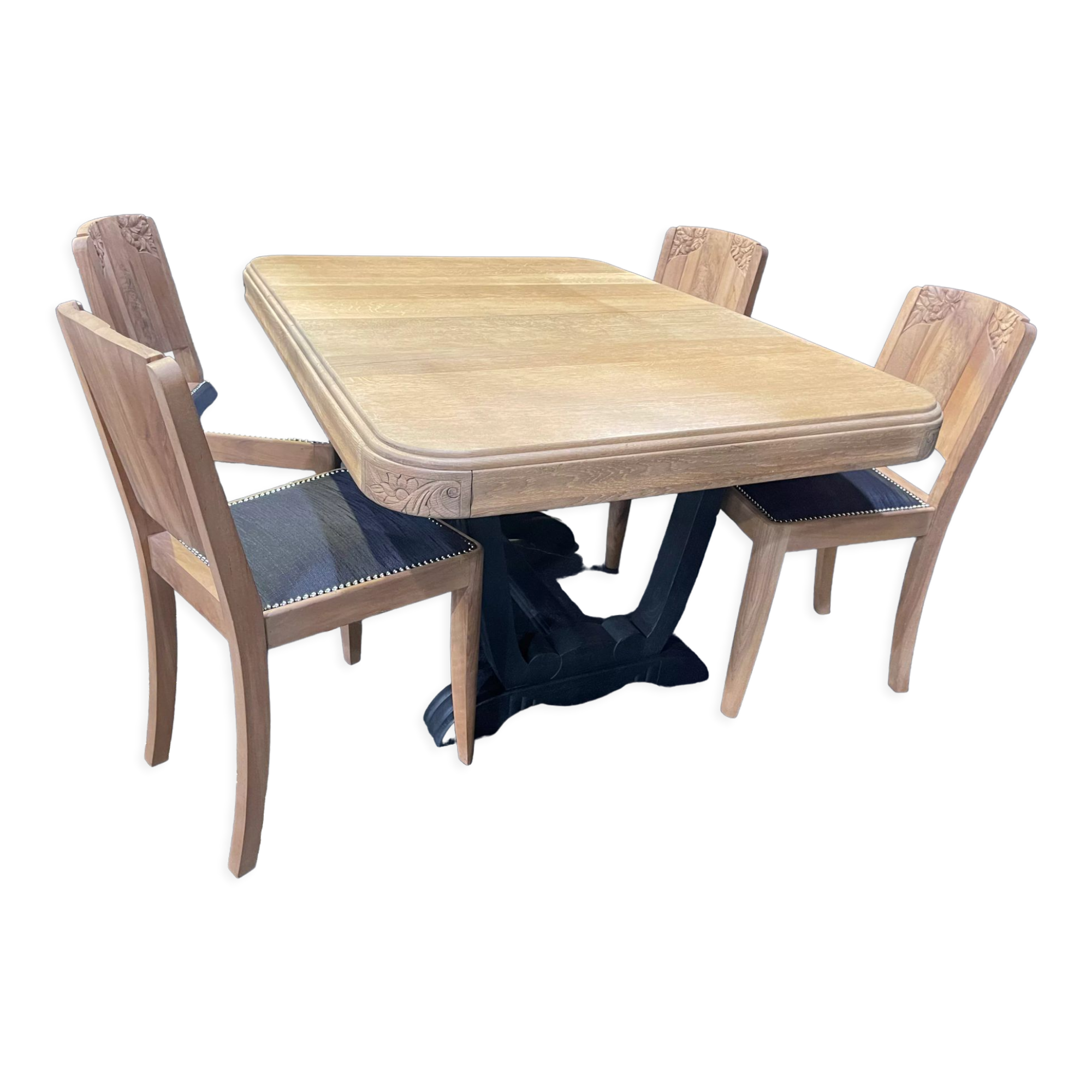 Table and its 4 chairs