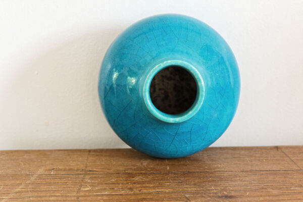 Vase oignon en terre cuite vernissée, signé