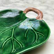 Dish - empty pocket green slip leaf veined in ceramic