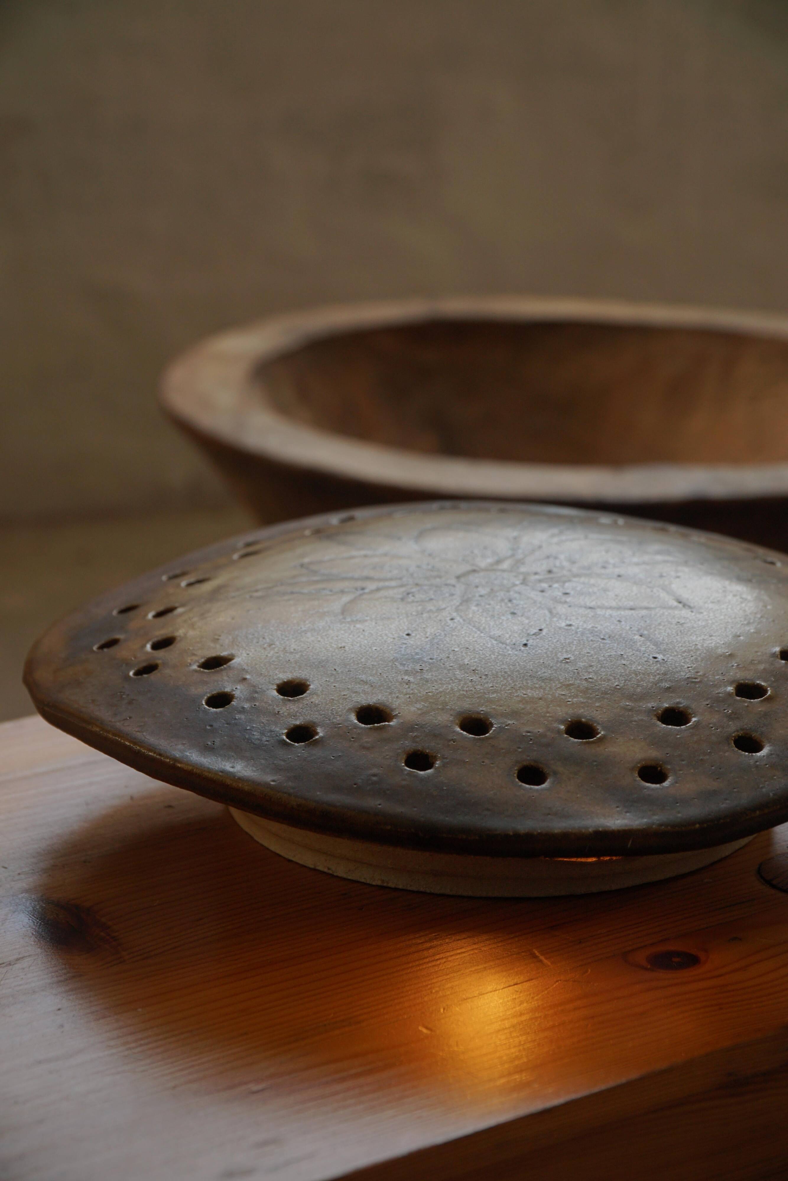Mid-century sculptural wall light in organic Danish ceramic, 1970.