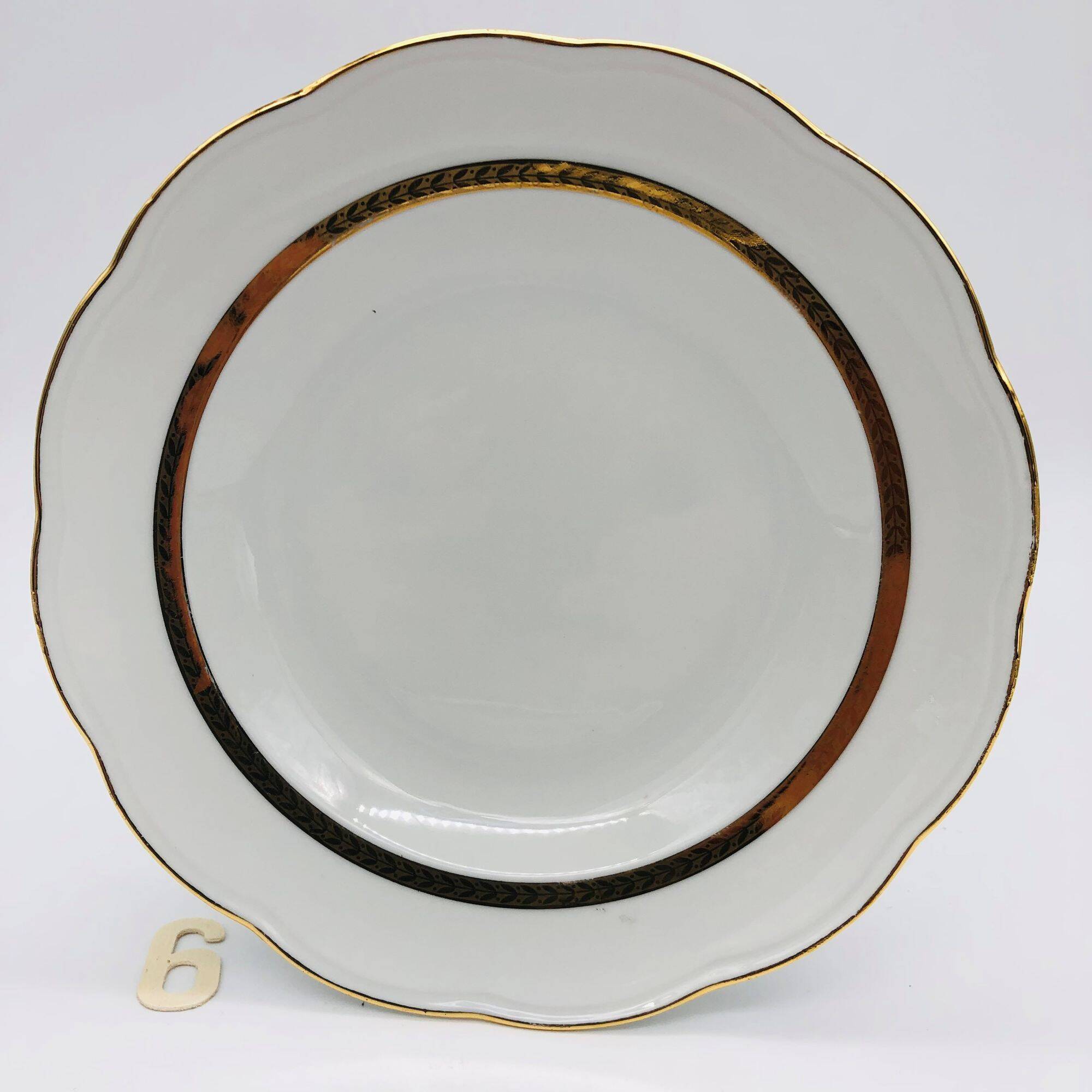 6 deep plates. In S.F.P. Limoges porcelain.