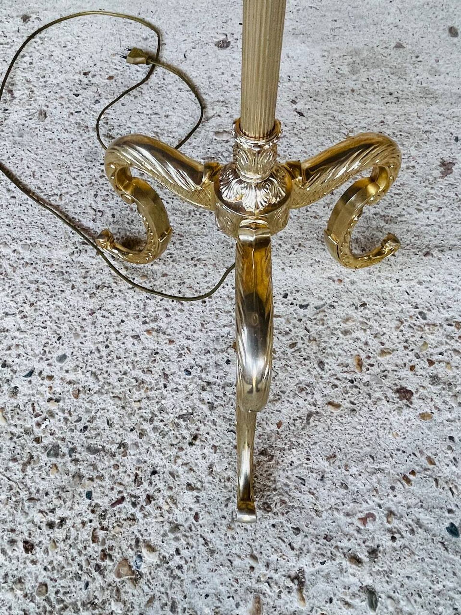Lampadaire laiton vintage, tripode circa 1960s