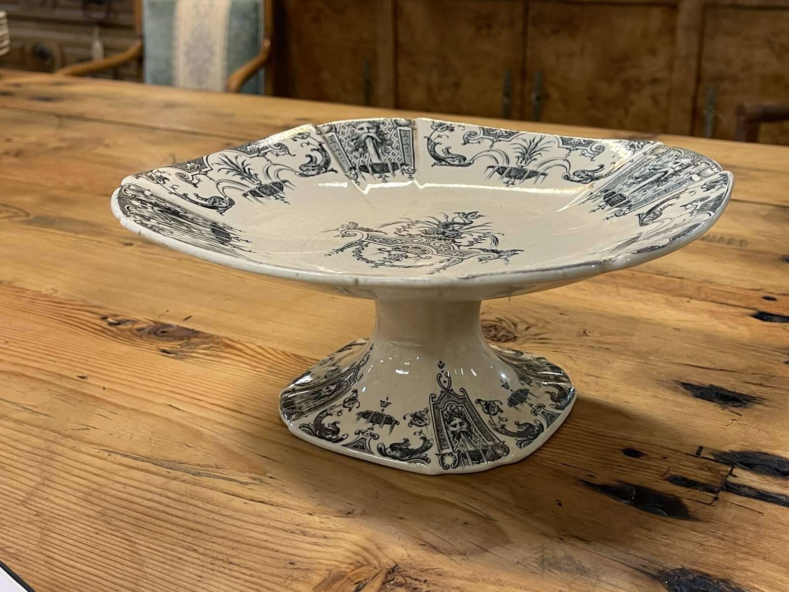 Gien earthenware fruit bowl with Mascaron decoration - early 20th century