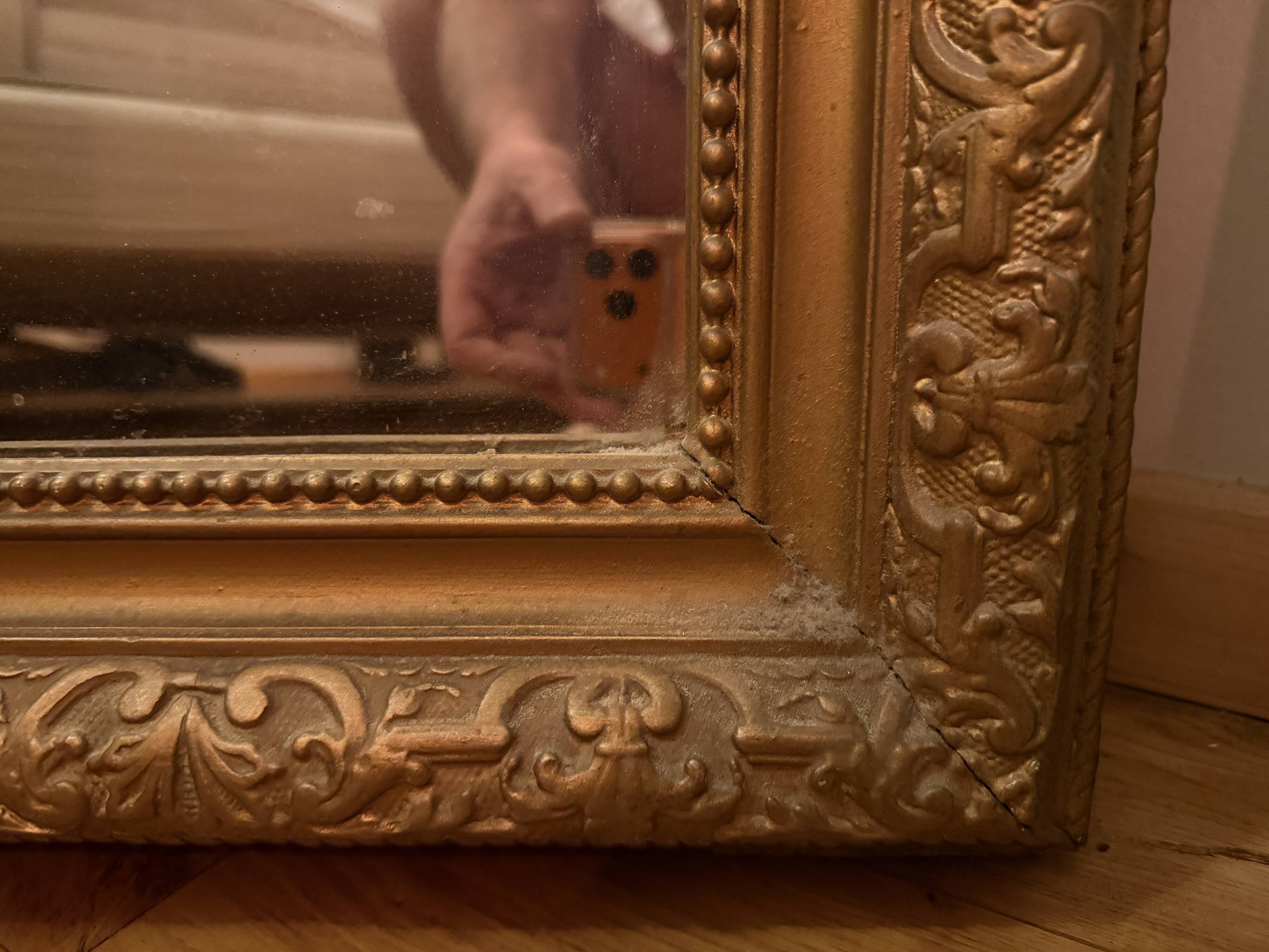 Antique gilded mirror from the late 19th century.