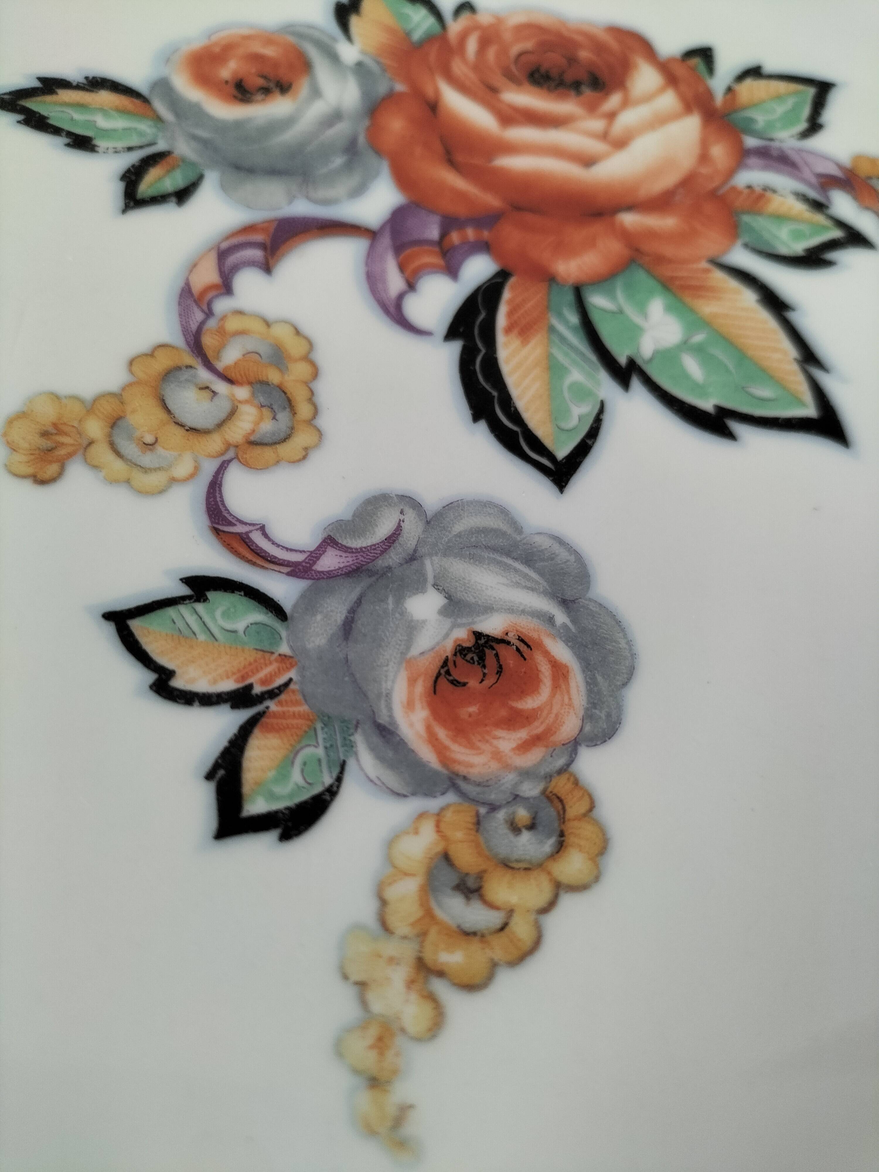 Porcelain dish with Japanese floral decoration – circa 1920