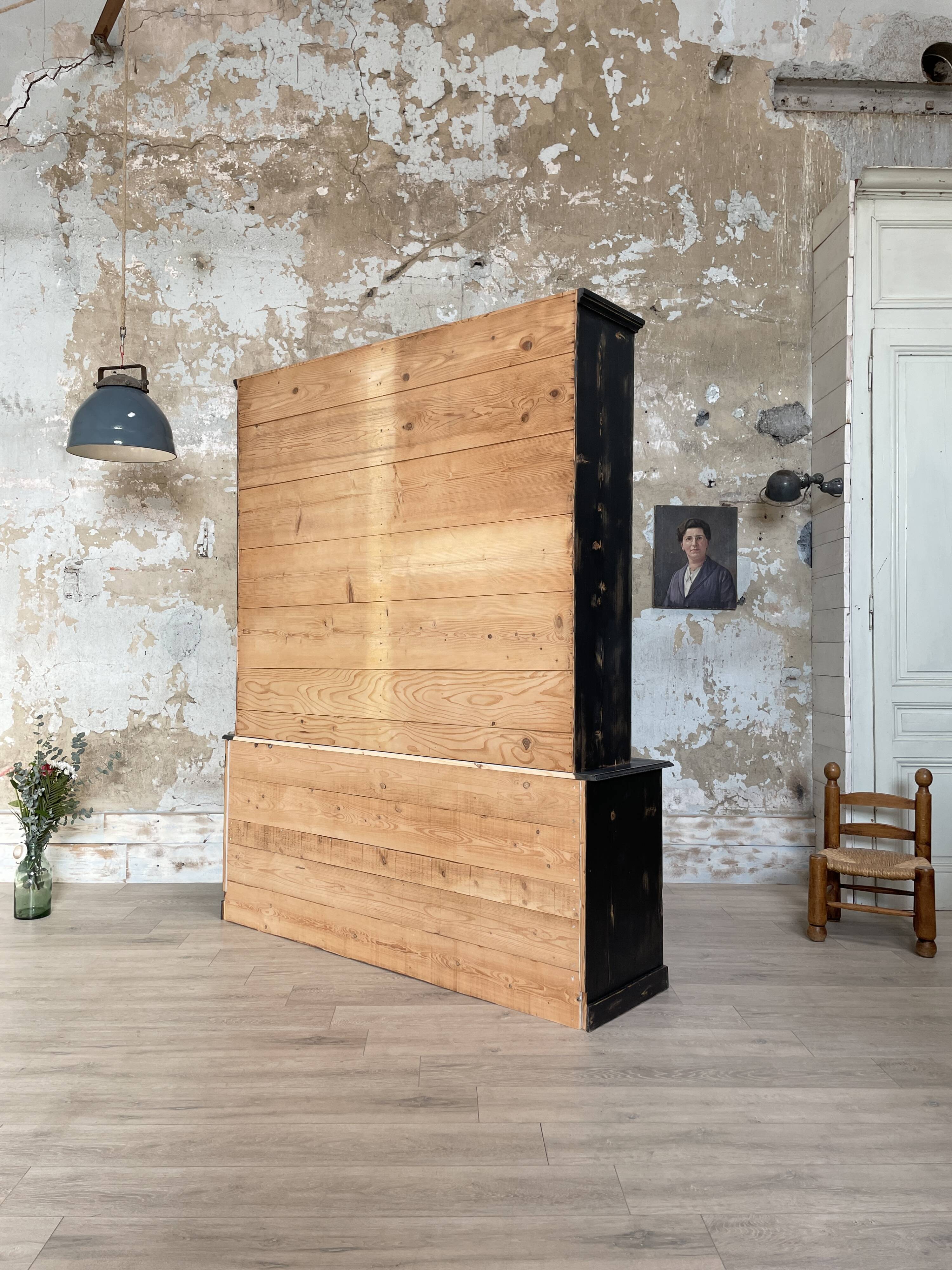 Display cabinet in patinated wood