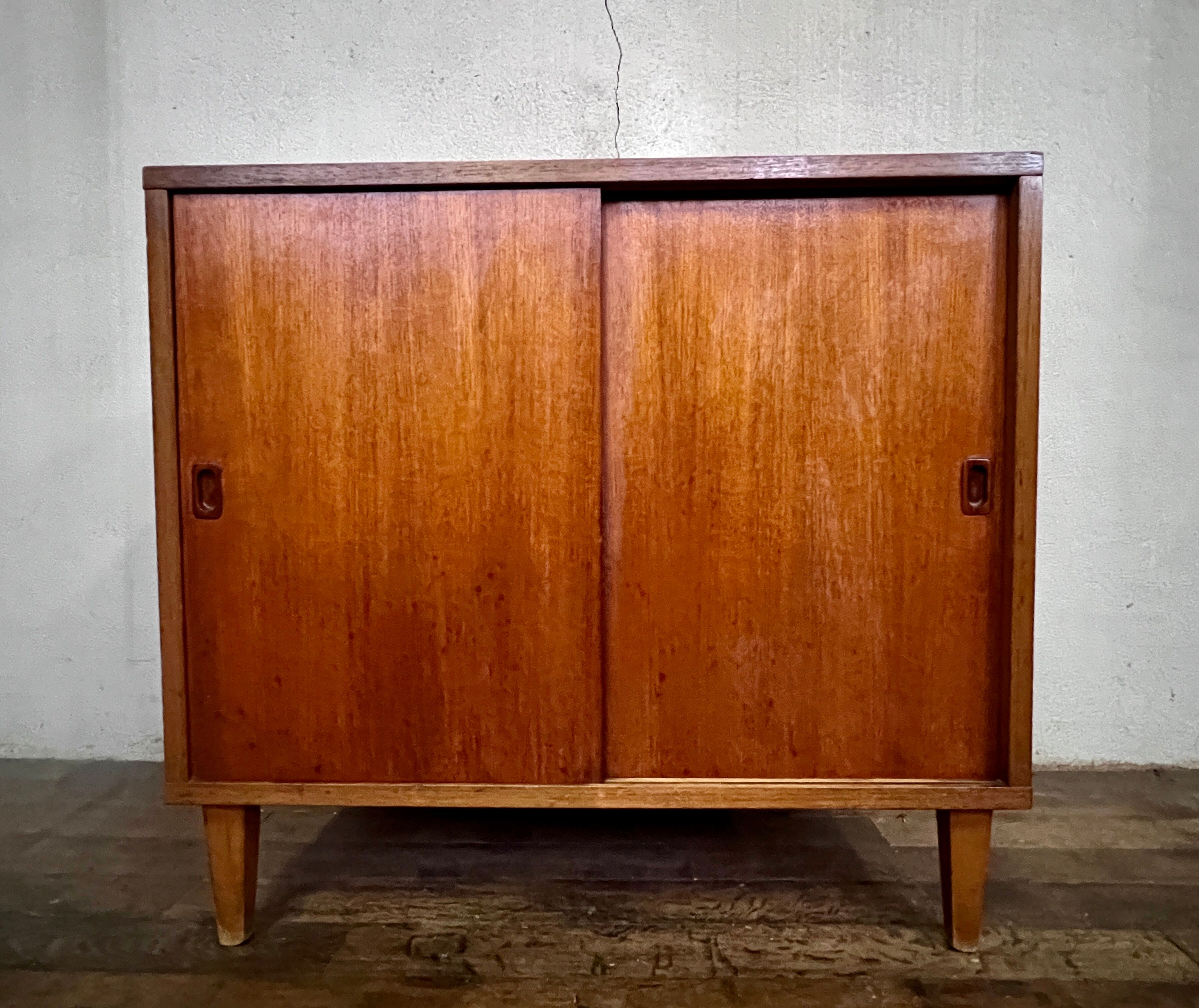 Vintage footwork compass buffet