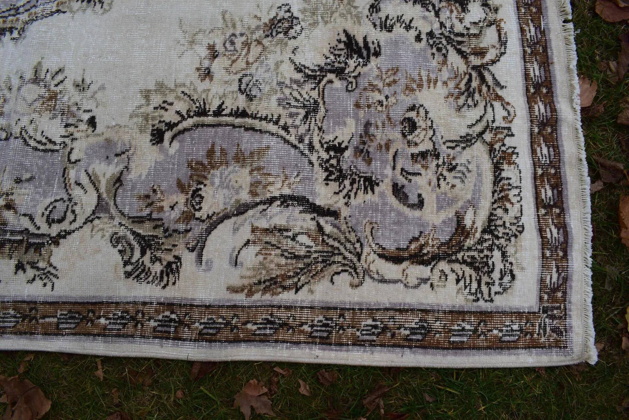Vintage handmade Turkish rug 210x314 cm