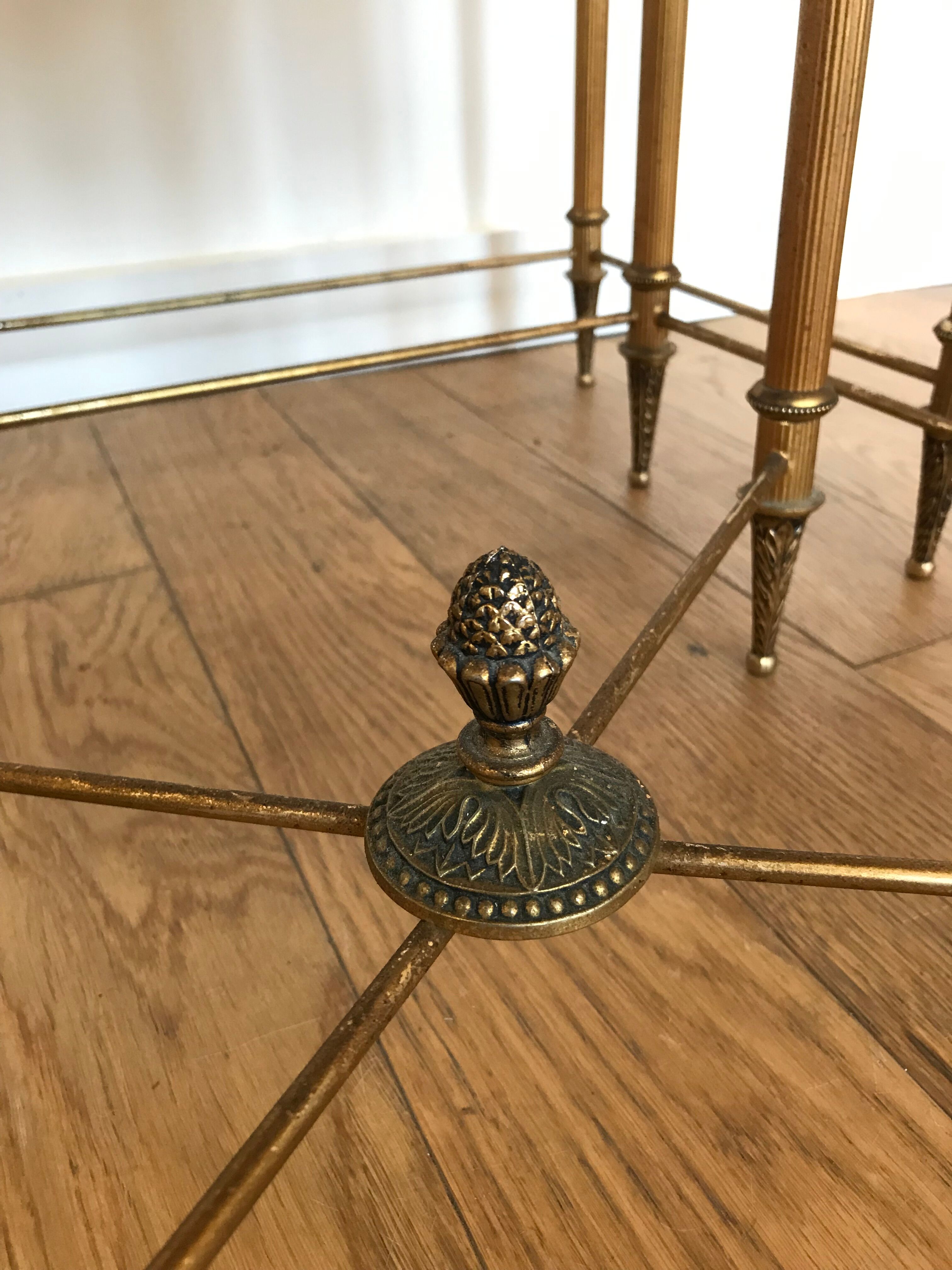 Pull-out tables in golden brass and marble