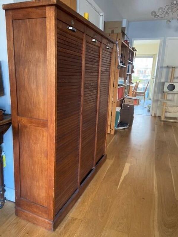 Meuble à volets roulants (meuble à rideaux/tambour)