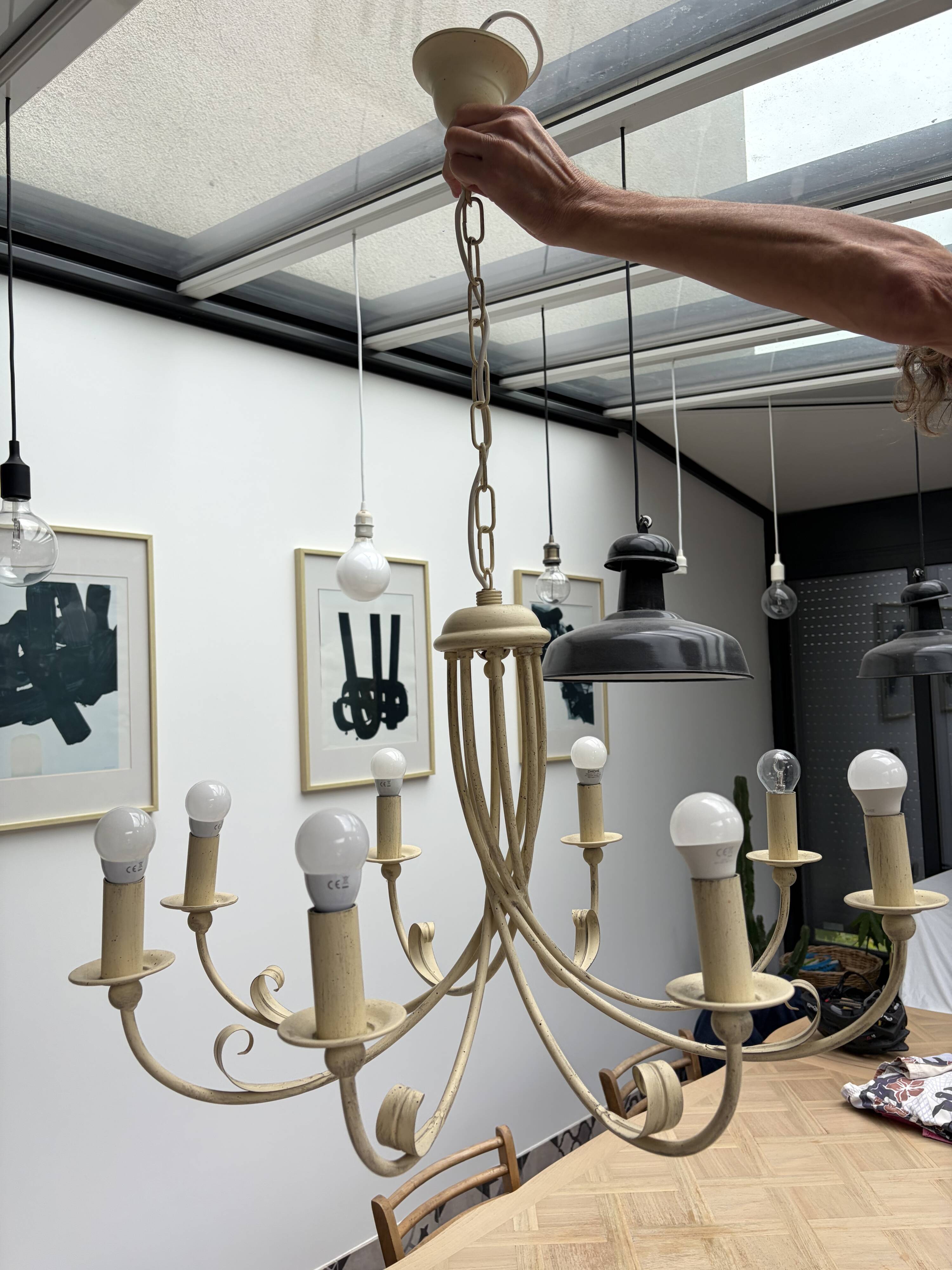 Large chandelier with 8 arms