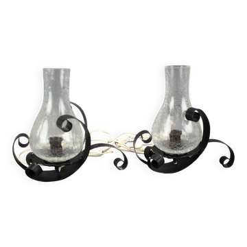 Paire de lampes de table en verre craquelé Tchécoslovaque des années 1950 avec cadres en fer forgé