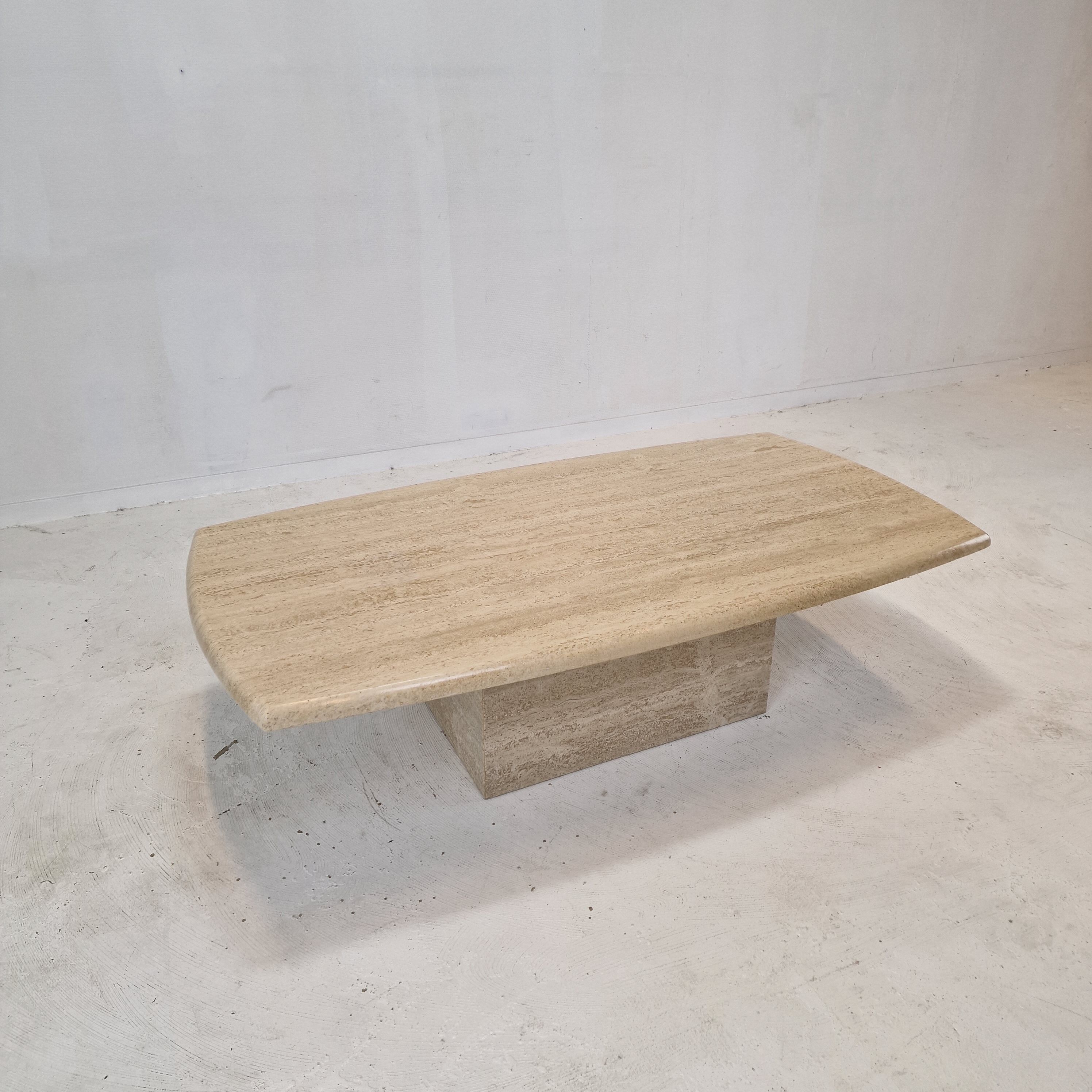 Italian coffee table in travertine, 1980s