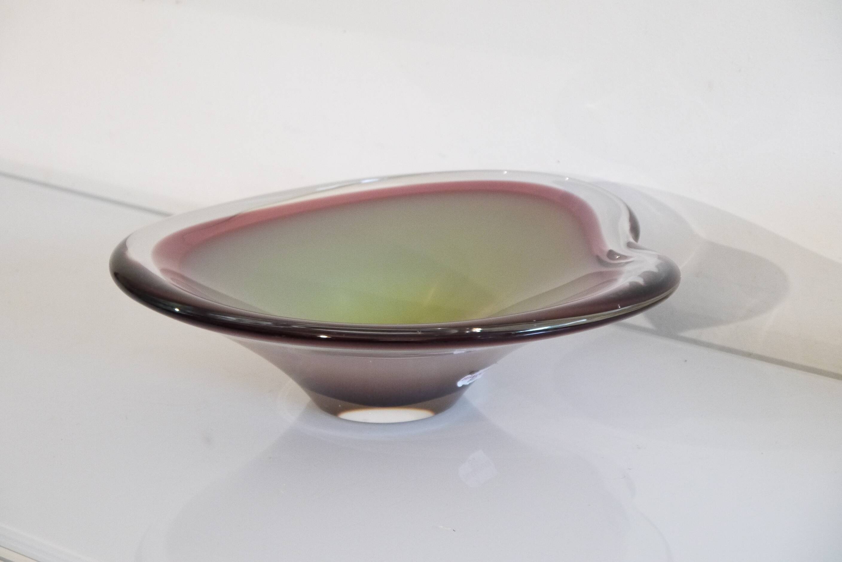 Coupe en verre Sommerso de Paul Kedelv