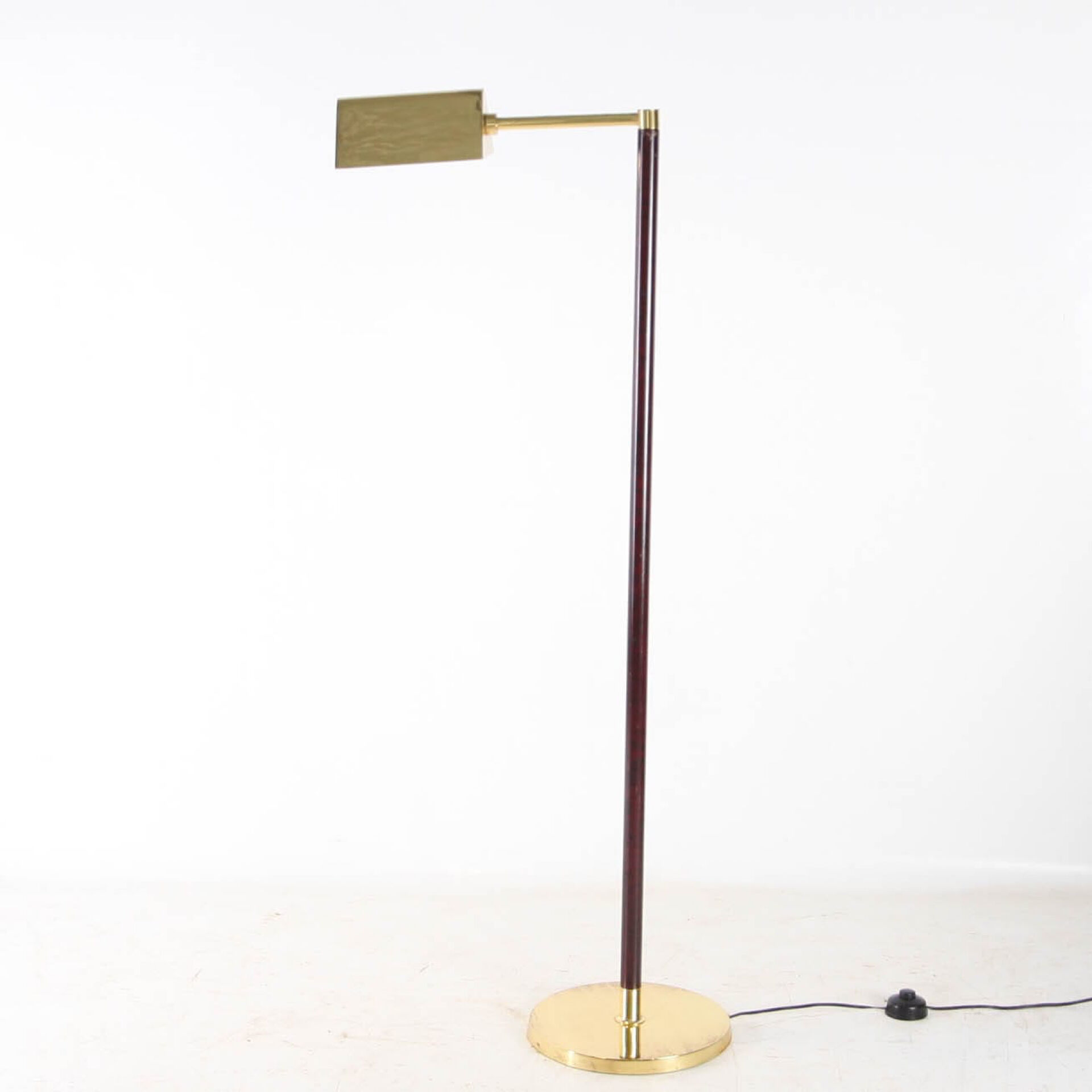Lampadaire en laiton et bois