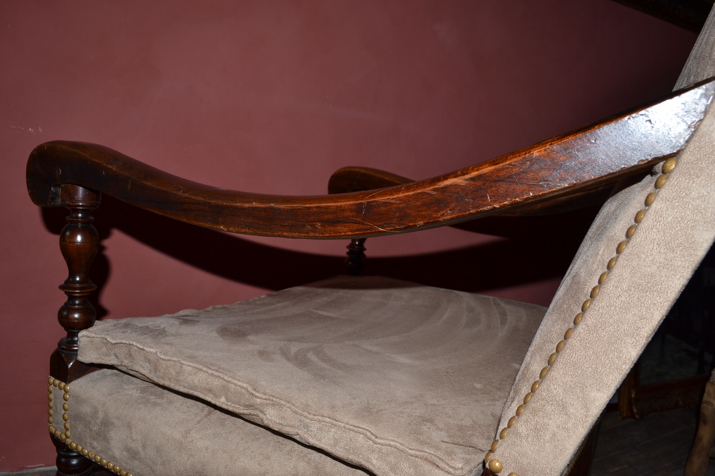 Armchairs in walnut early 18th century in pair