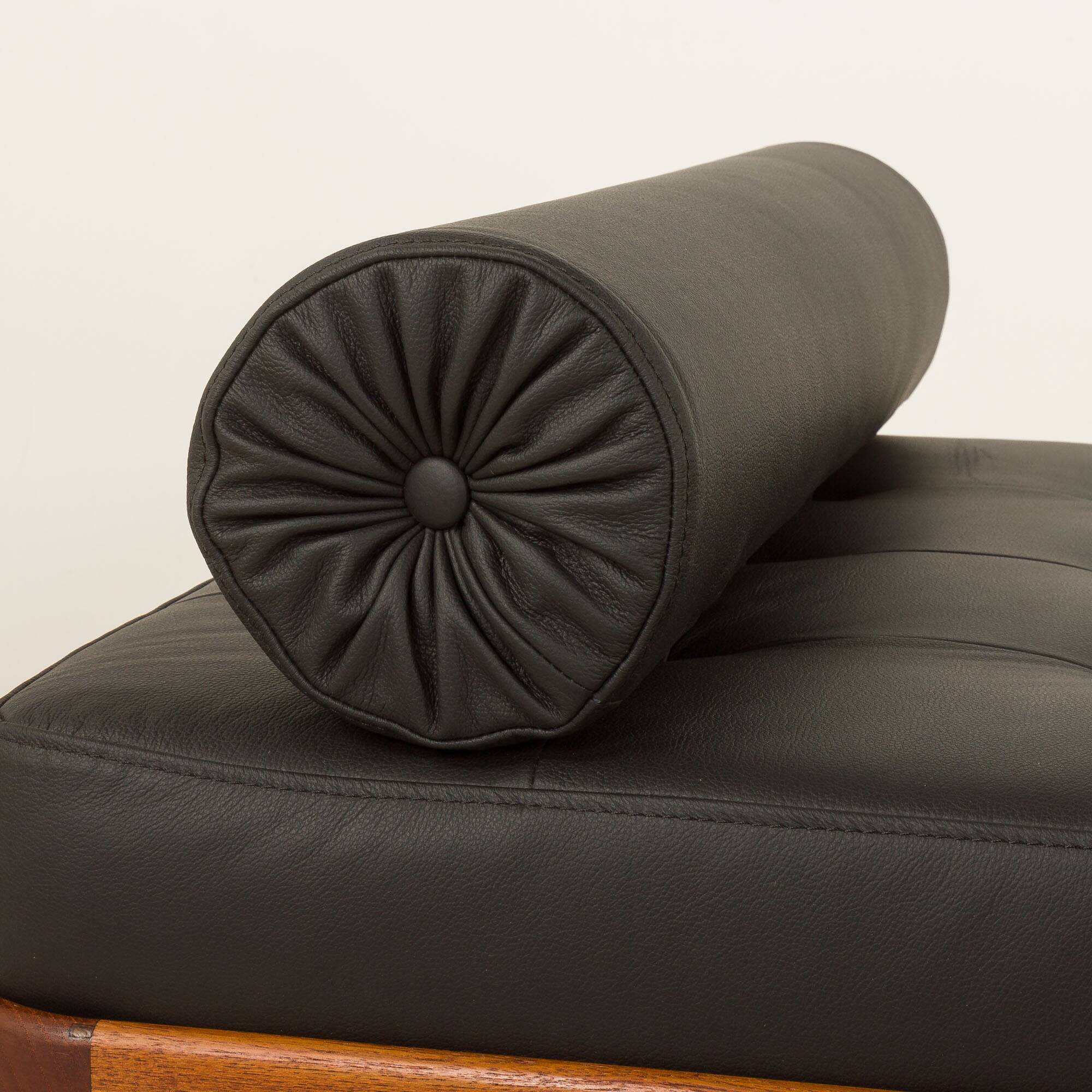 Danish vintage teak daybed in black leather | mid century modern | 1960s