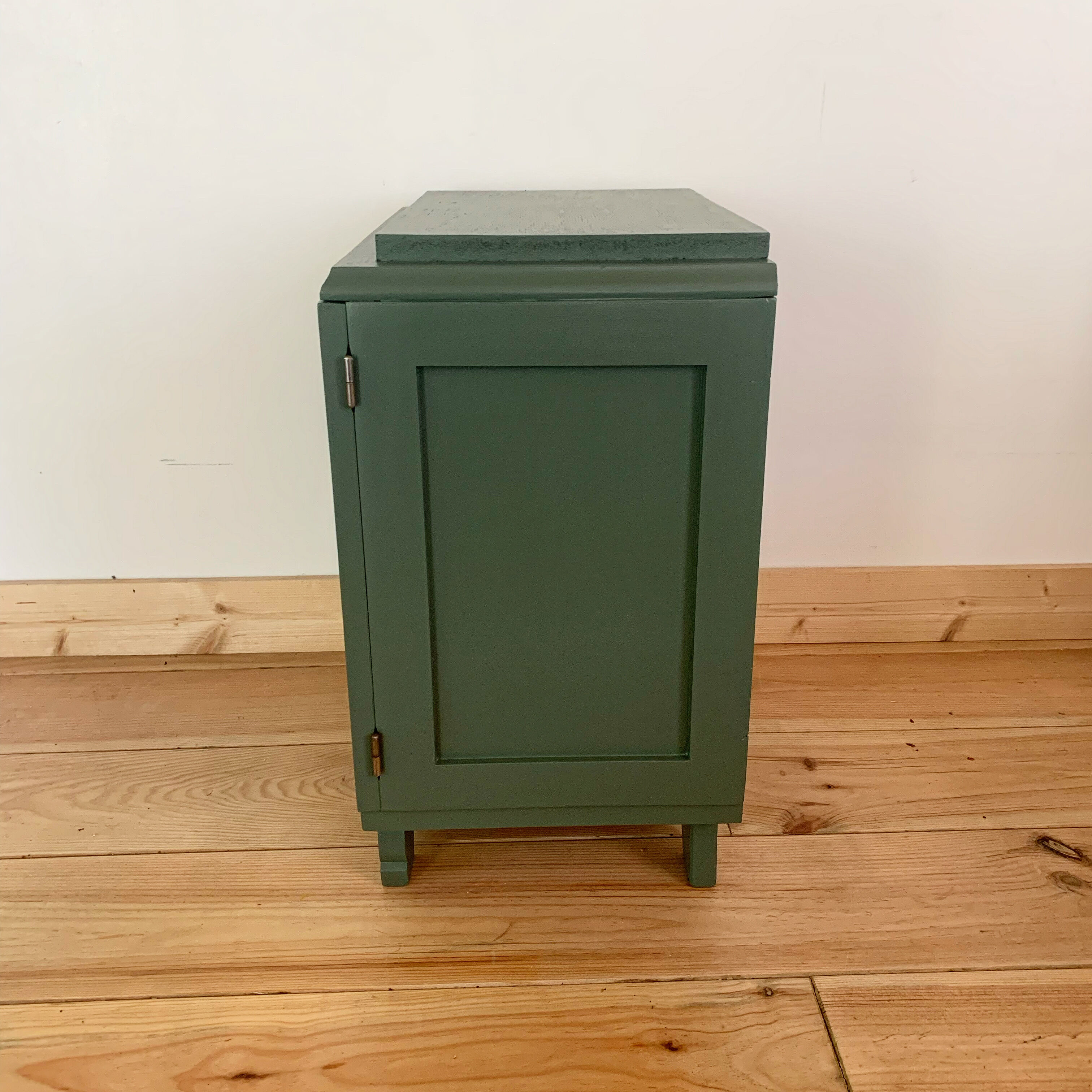 Bedside art deco green pomegranate