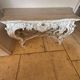 Console en bois sculpté blanc