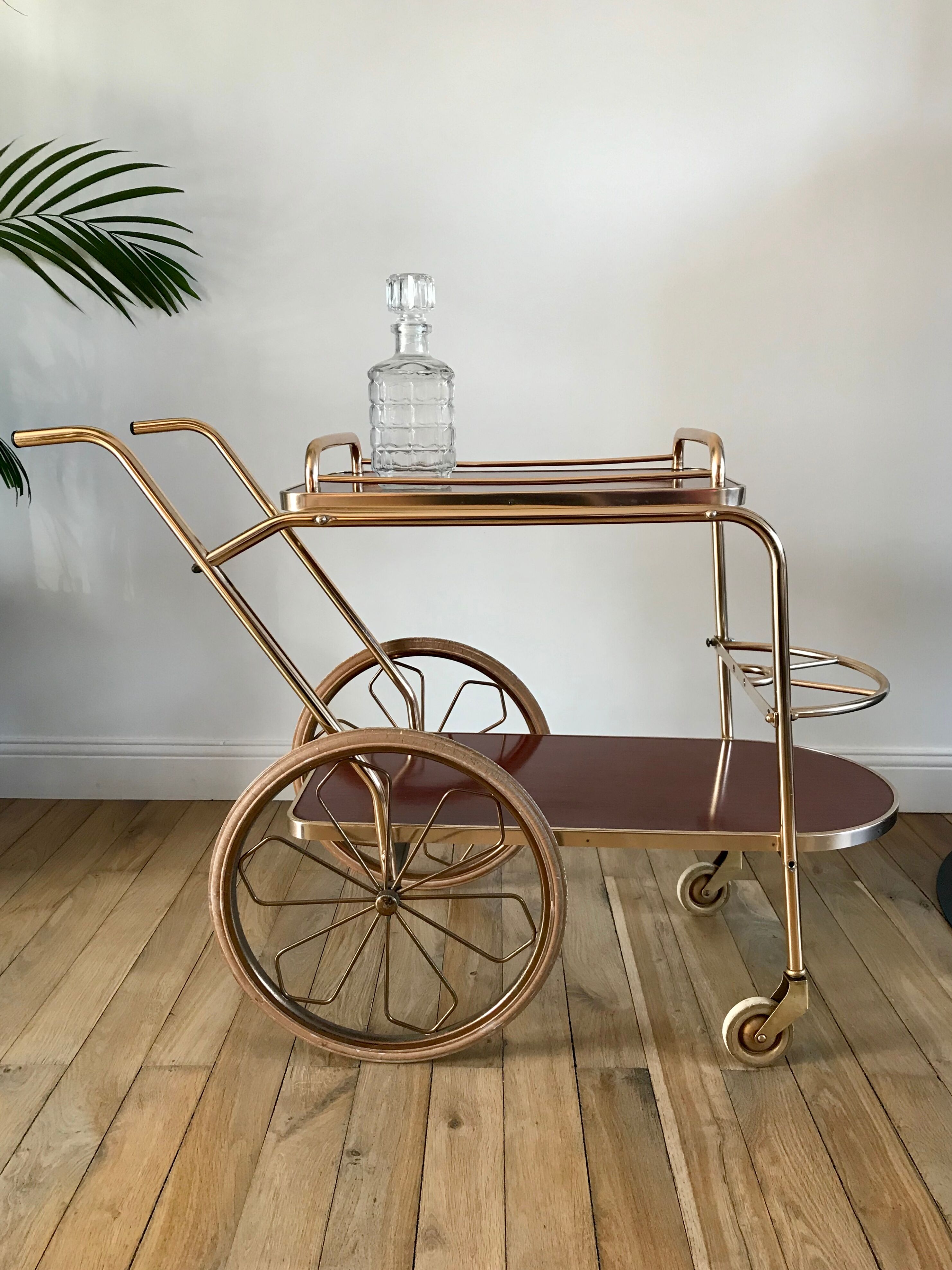 Golden rolling dessert in formica