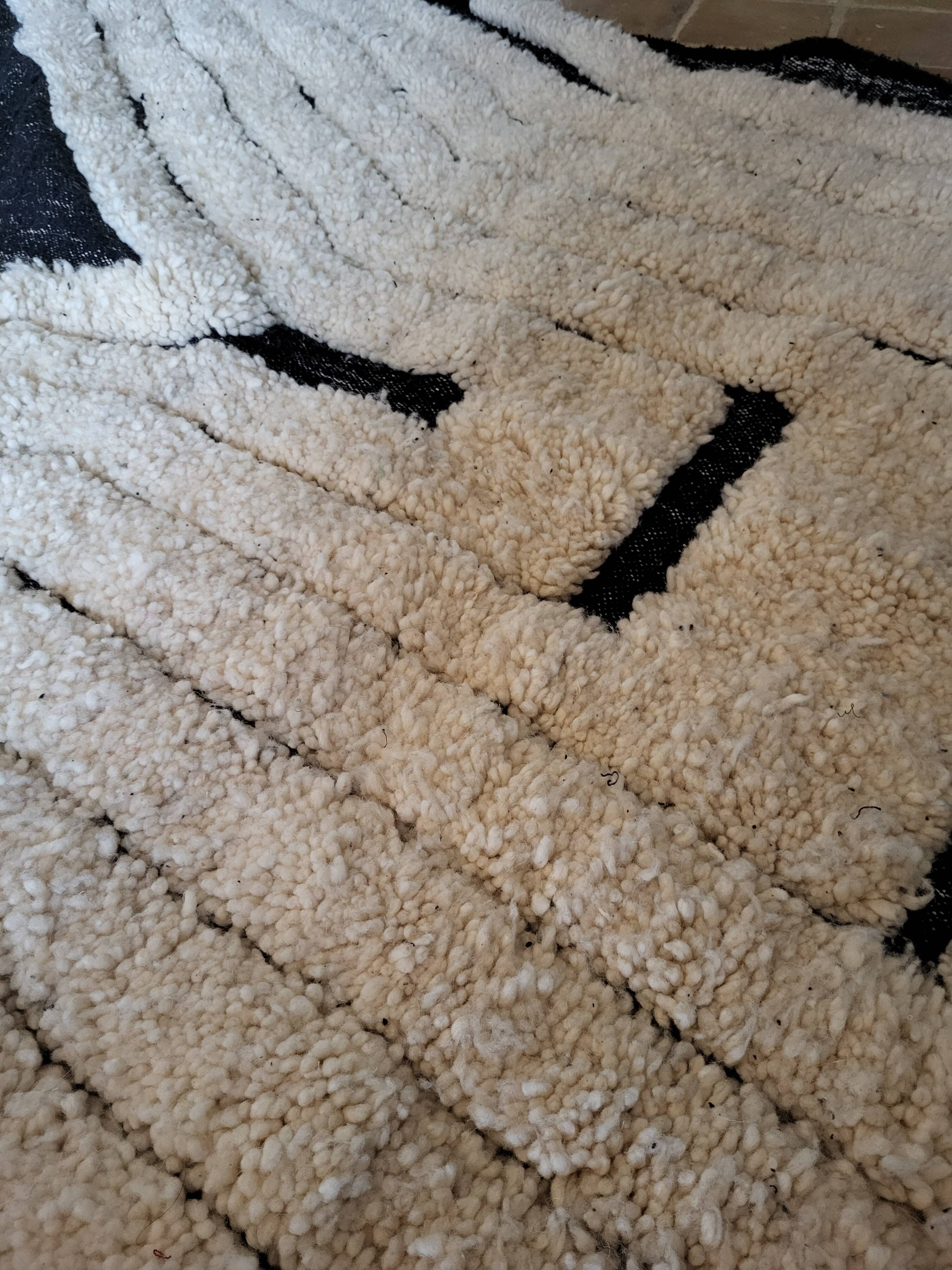 BENI OUARAIN CARPET patterns 250 X 150 cm black and beige