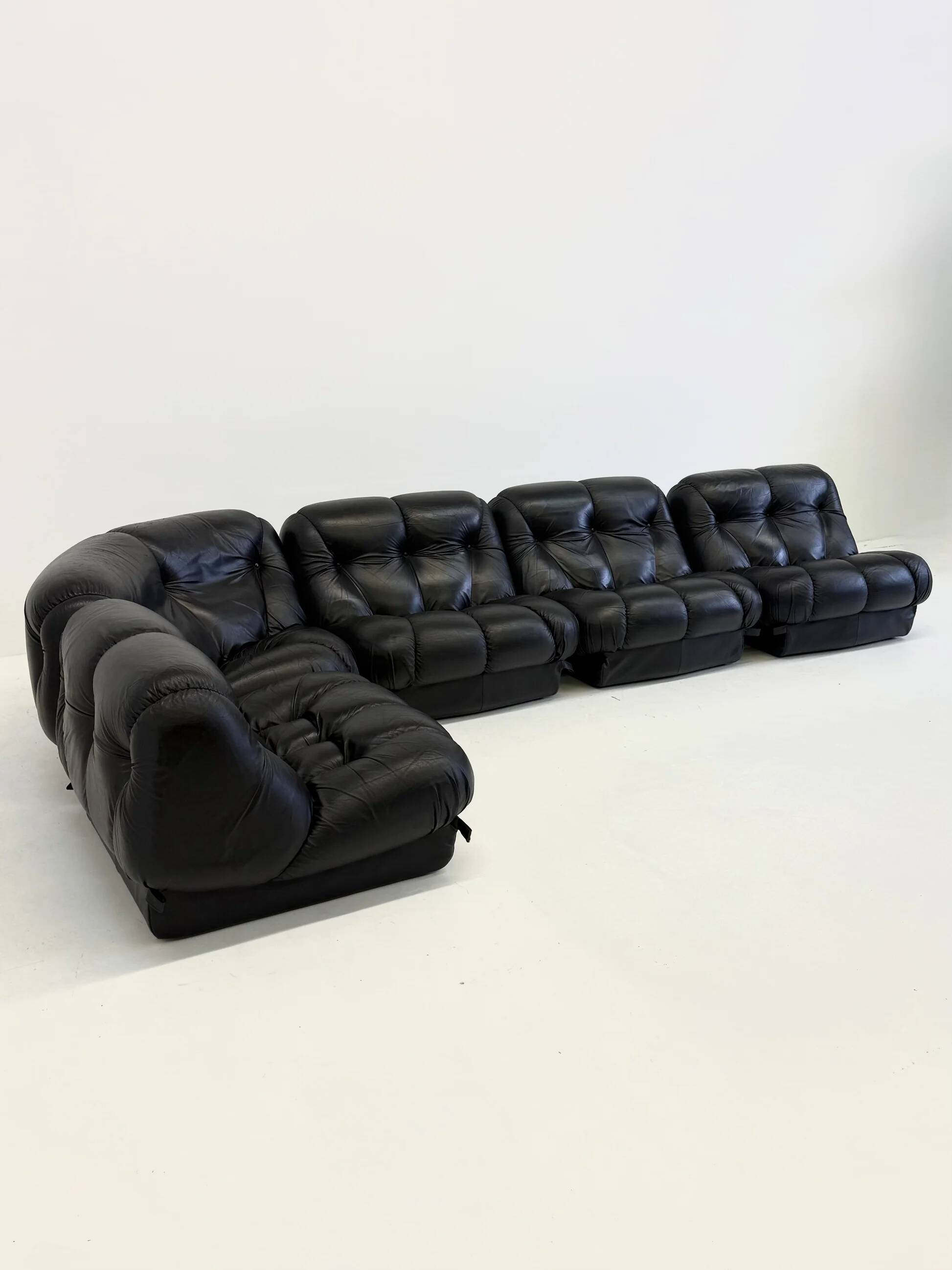 Black leather Nuvolone modular lounge sofa Rino Maturi for Mimo Padova
