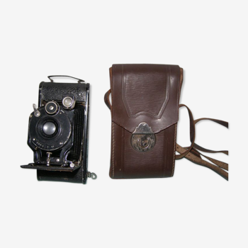 Former Luminor bellows camera (made in France) early 20th century with its leather case