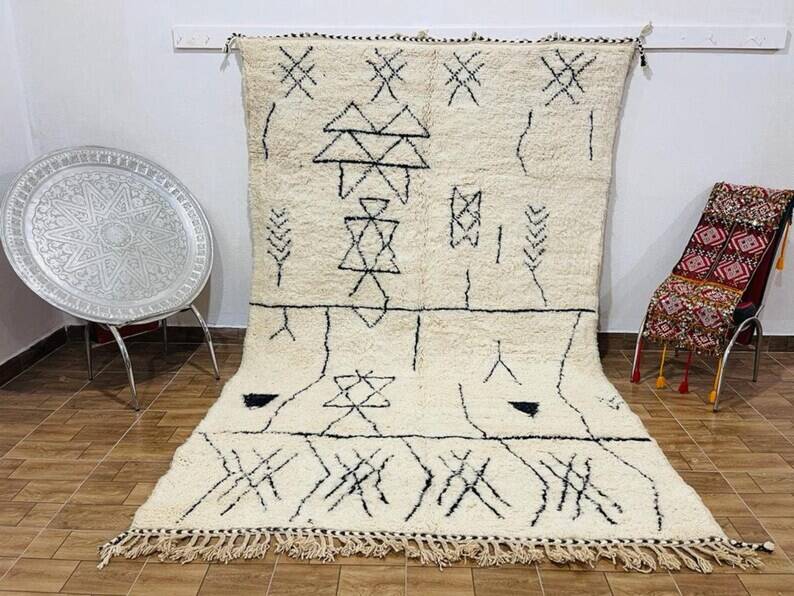 Tapis marocain artisanal décoré