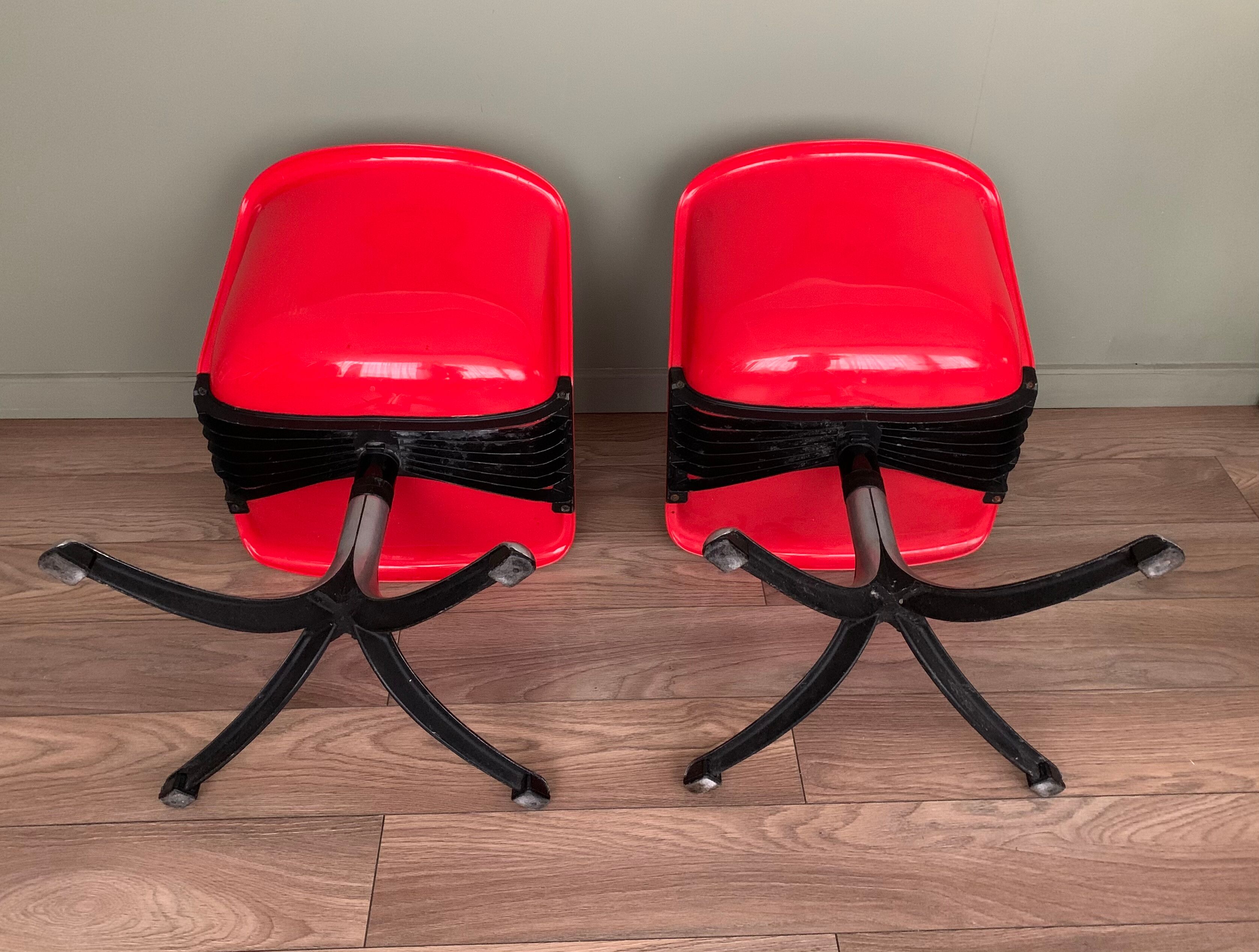 Pair of chairs by Osvaldo Borsani for Tecno