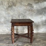 Coffee table, petite table basse indonésienne ancienne moderniste en teck