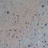 Round dish in varnished sandstone