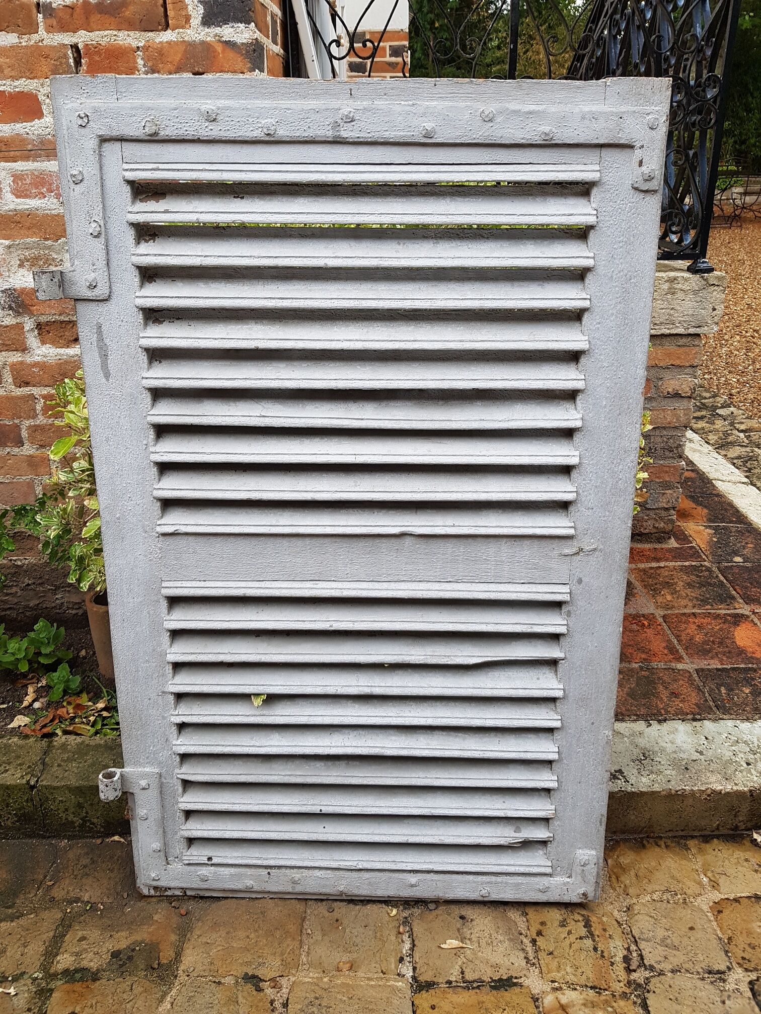 Provencal oak shutter