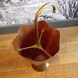 Umbrella rack in the shape of an umbrella