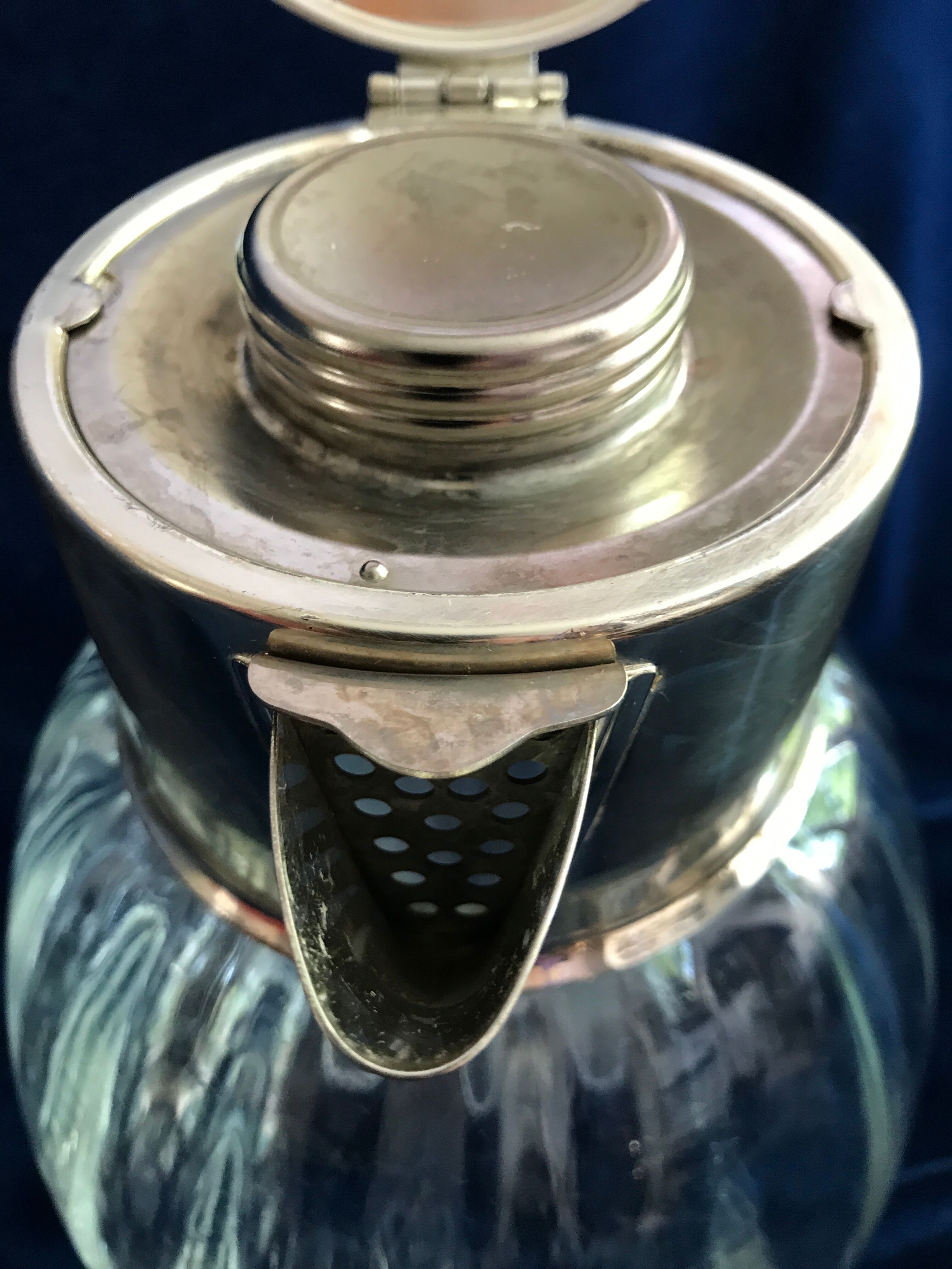 Large pitcher decanter with an ice cooler tube