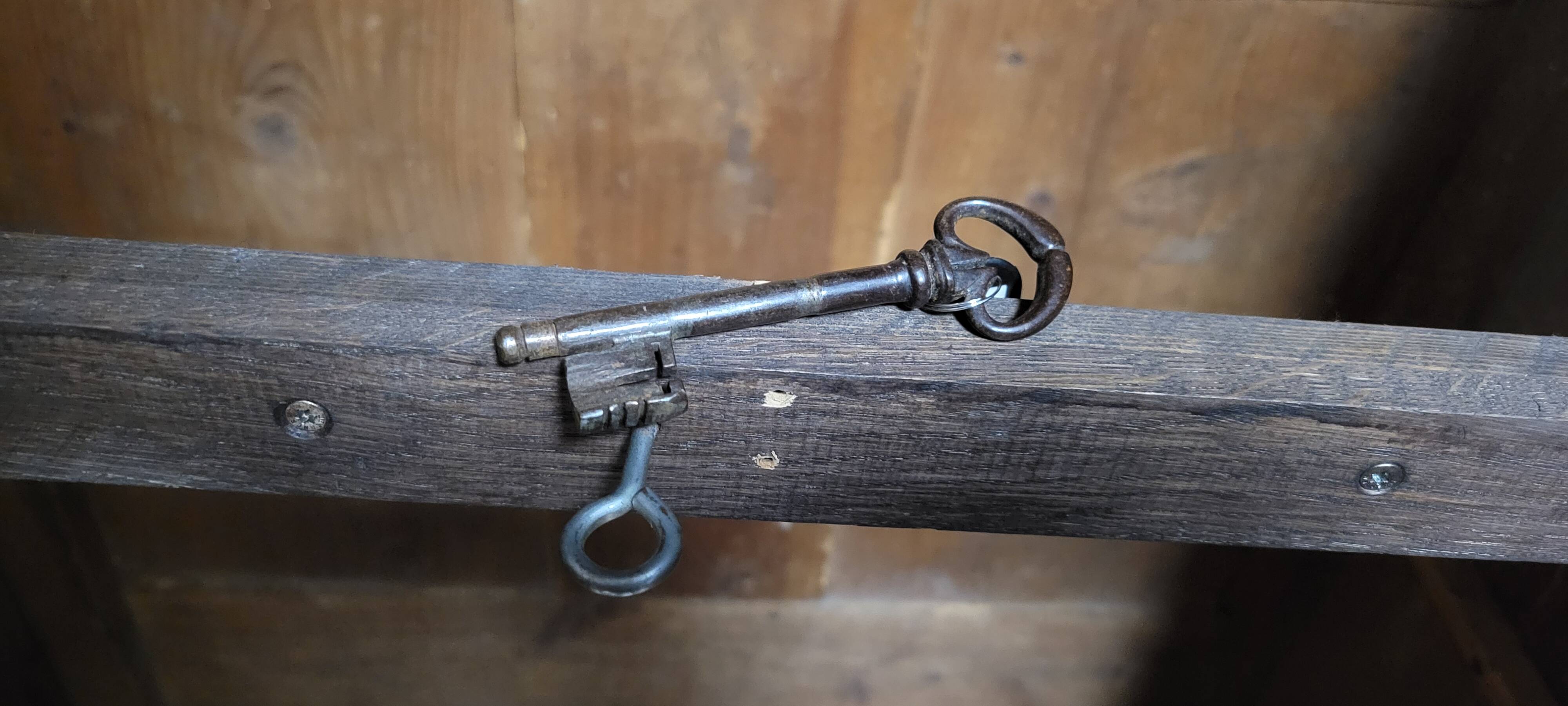 Renaissance style wardrobe in richly carved solid wood, 17th century