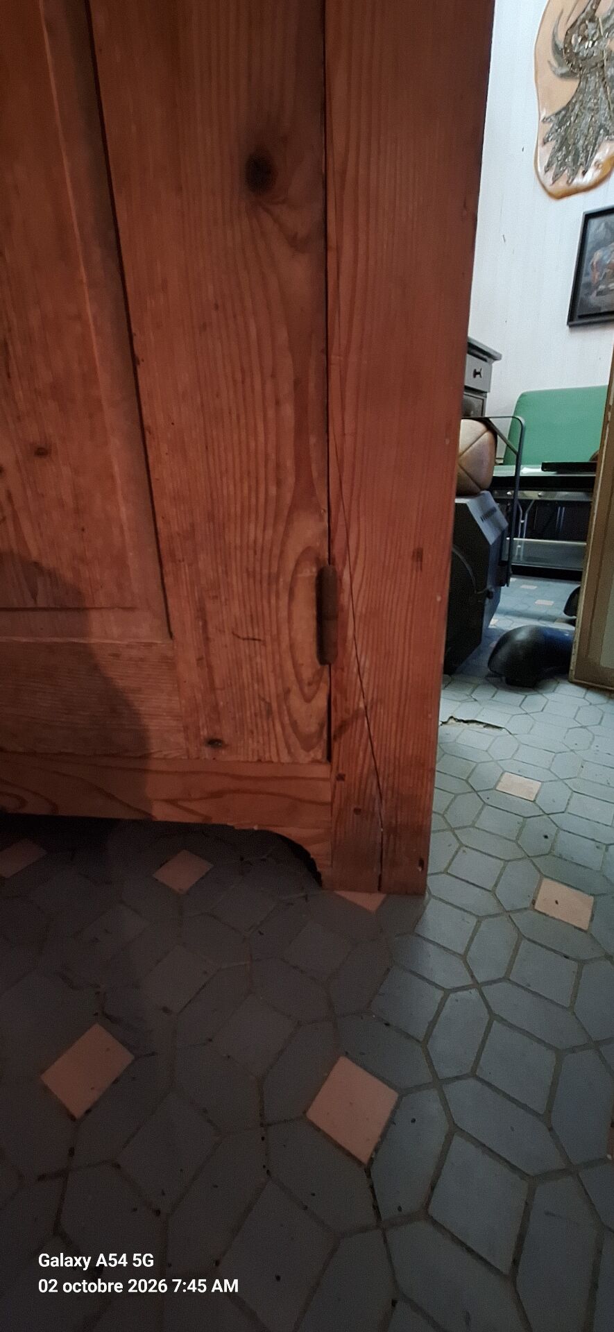 High bonnetière wardrobe rustic fir