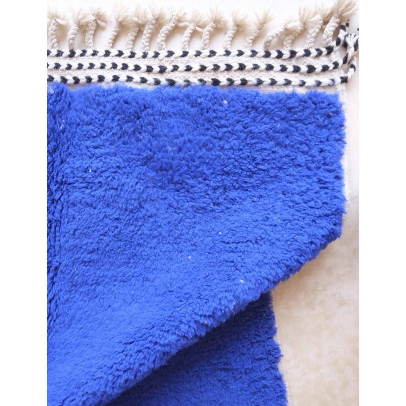Tapis berbère en laine bleu taille 200 x 300 cm