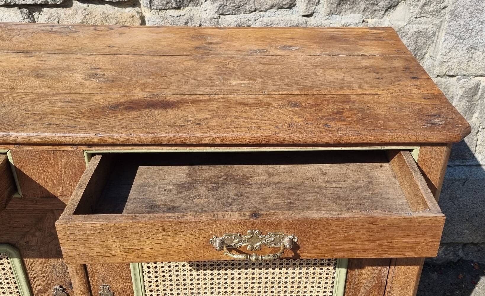 Low country sideboard, solid wood, stylized, late 18th century.