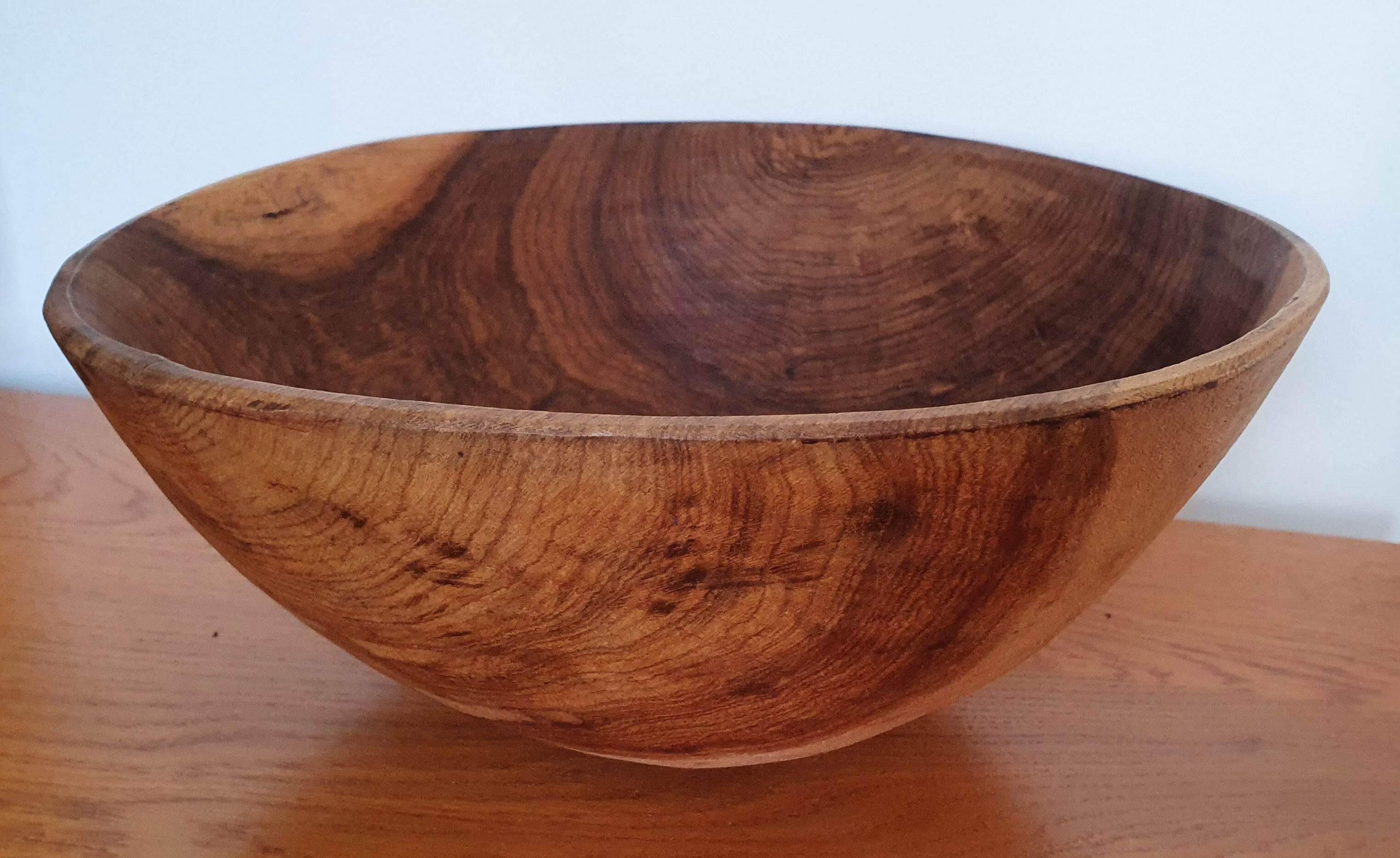 Wooden bowl culbuto