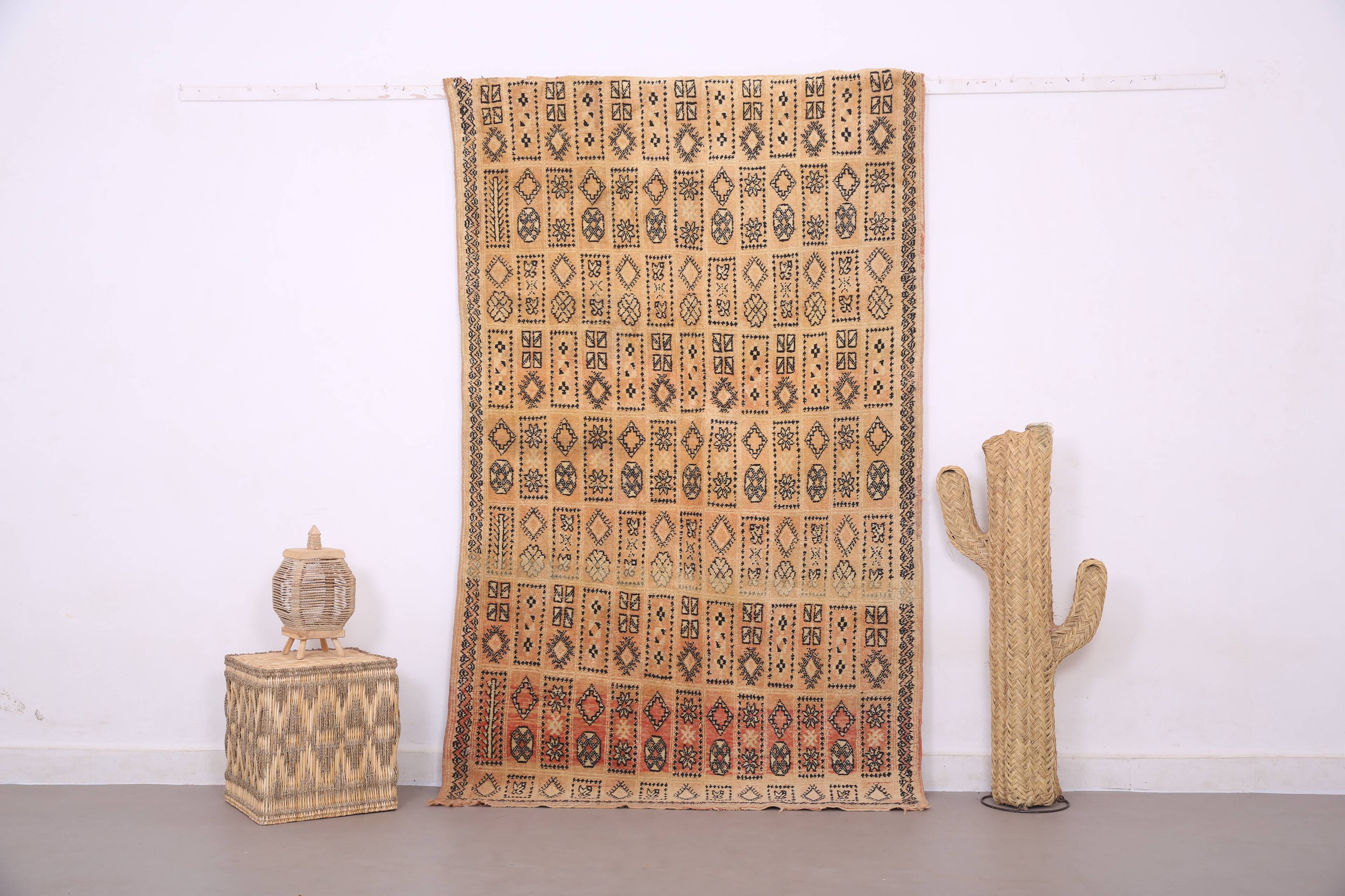 Vintage Moroccan Rug 134 x 221 cm- Berber Wool Rug - Authentic Handmade Rug