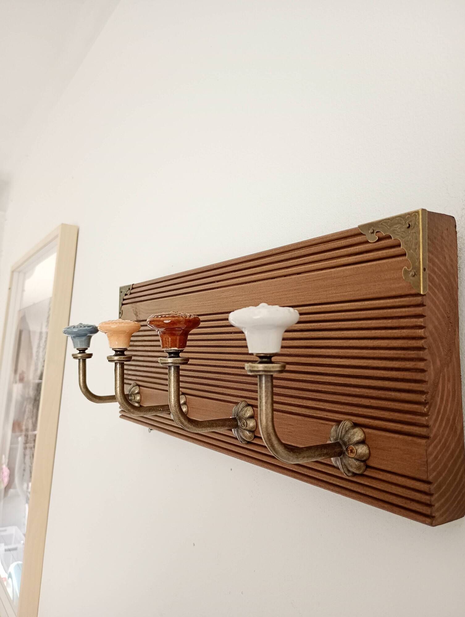 Wall-mounted coat rack – 4 multicoloured ceramic hooks in vintage style