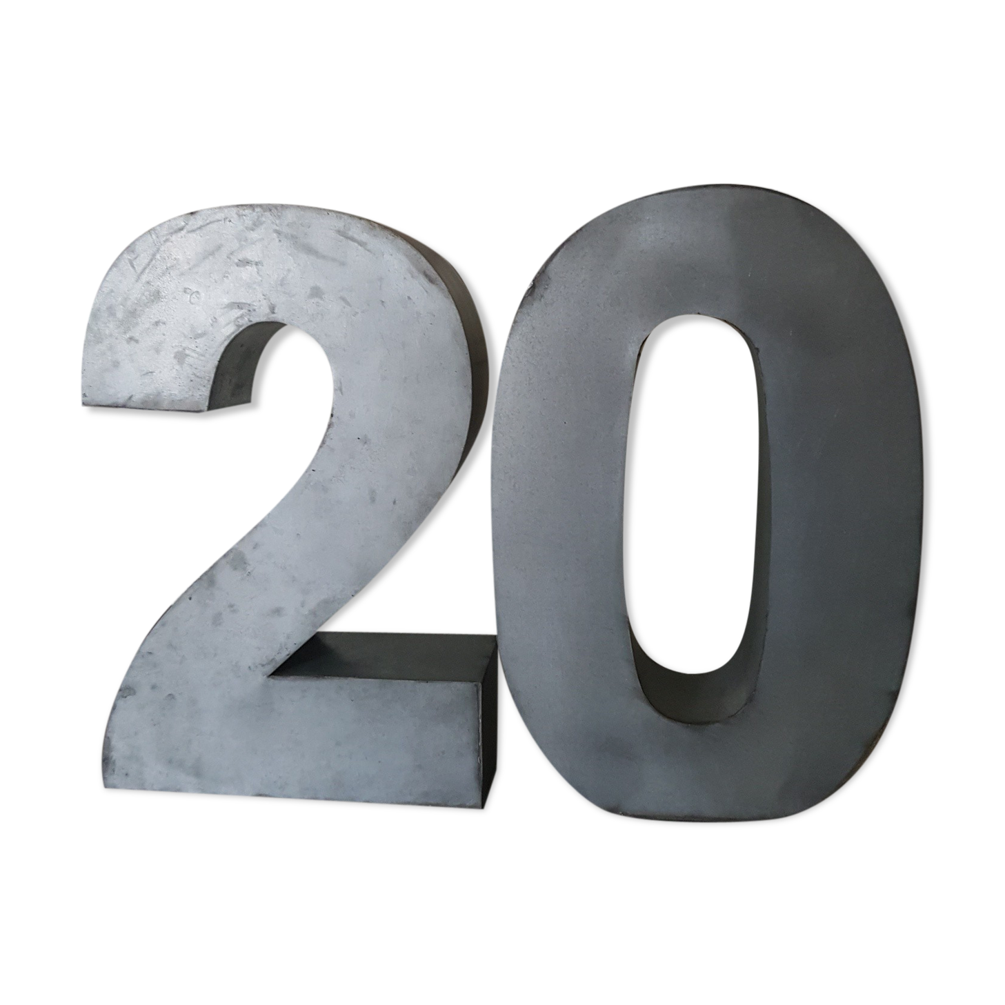 Number 2 and 0 in zinc