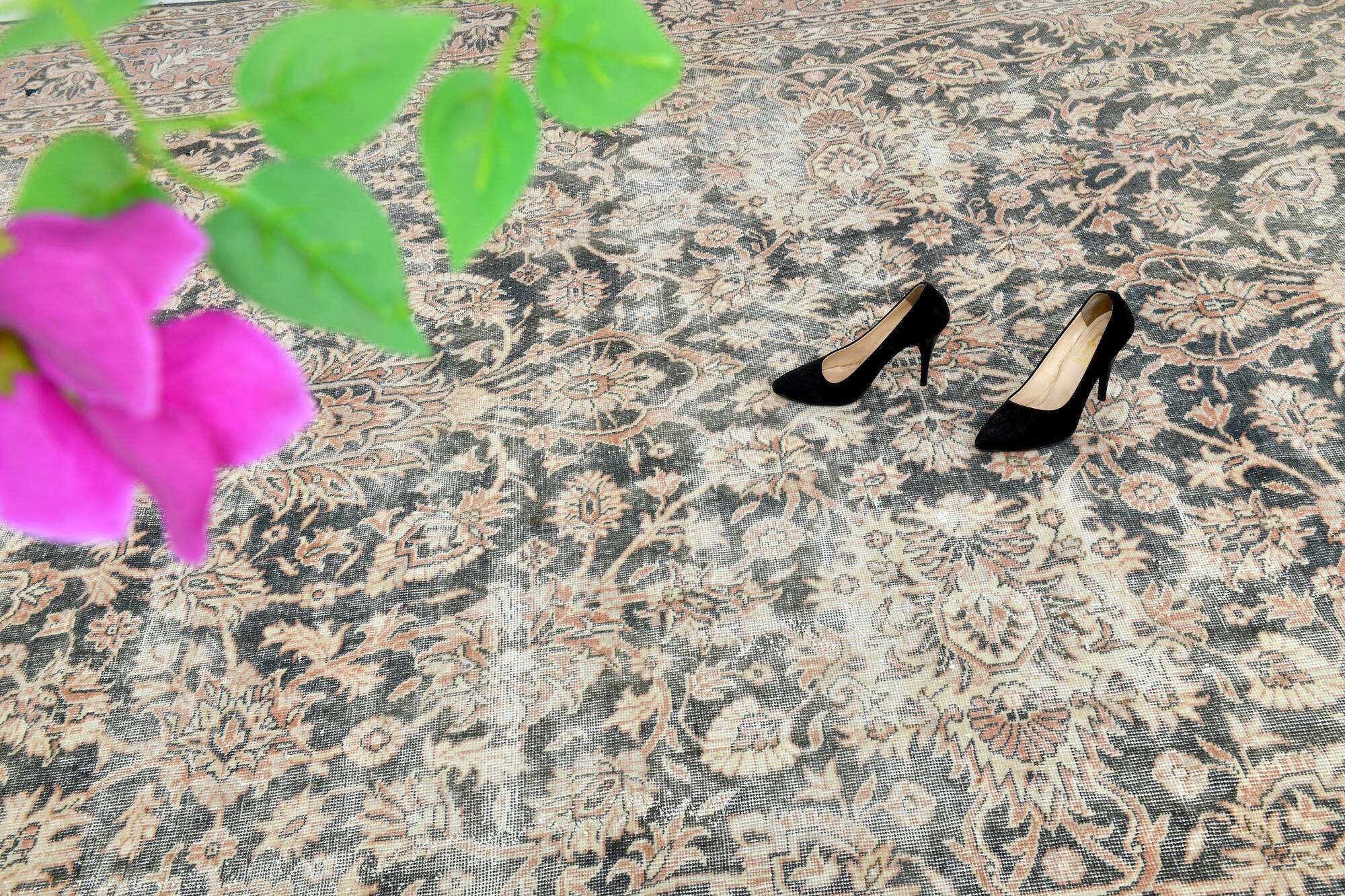 Tapis persan floral noir et rouge